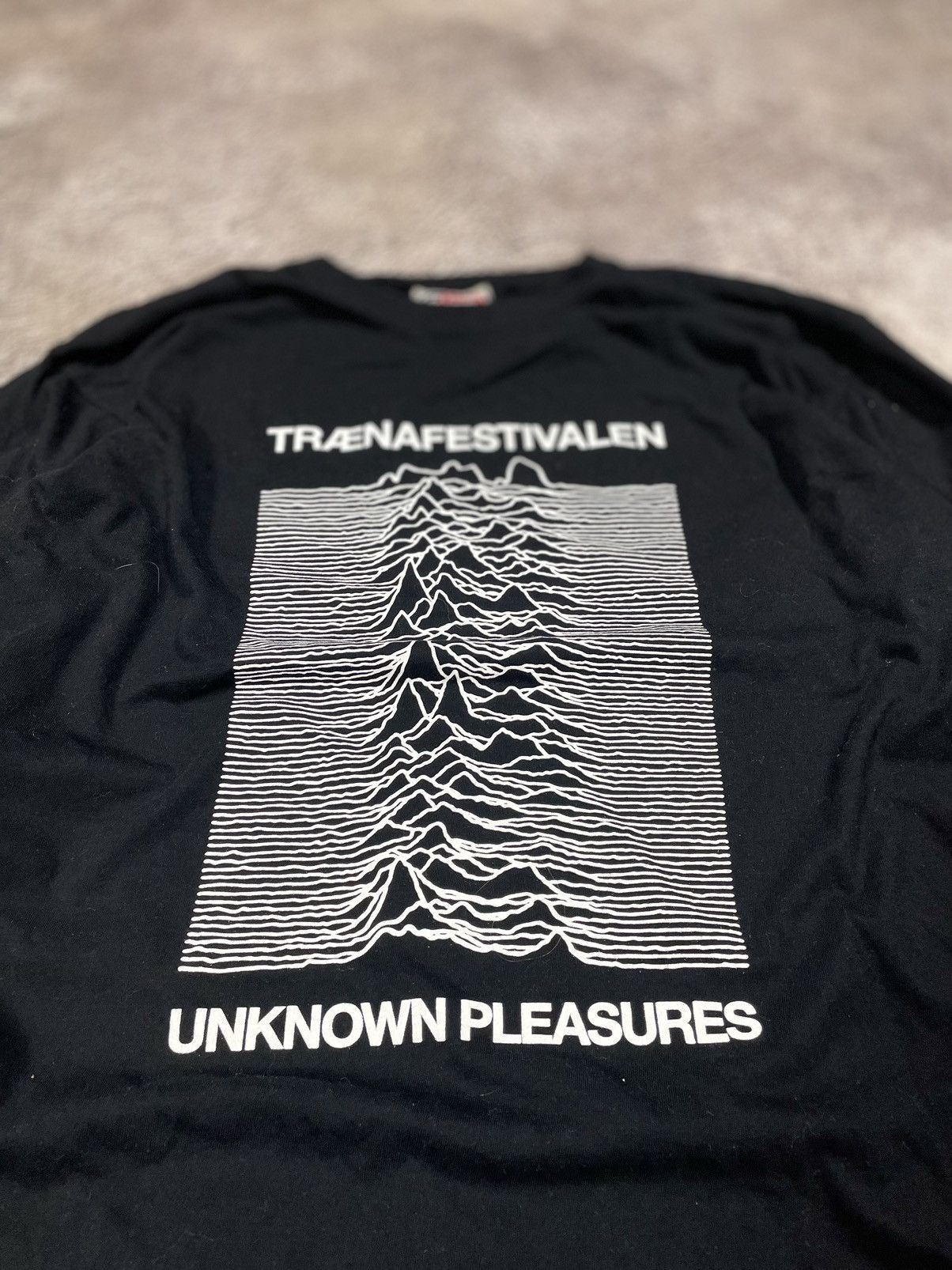 Vintage Vintage 90s Joy Division Unknown Pleasures Graphic Tee Black Size US M / EU 48-50 / 2 - 4 Thumbnail