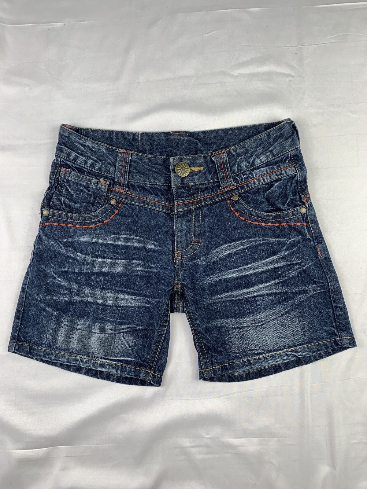 Japanese Brand y2k Dead Lock Japan Rose Tattoo Embroidered Jeans Shorts Size 30" / US 8 / IT 44 - 4 Thumbnail