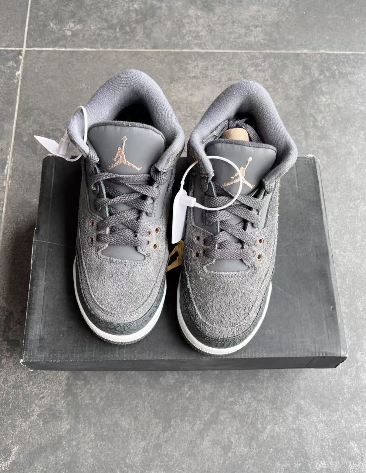 Jordan Brand Air Jordan 3 Retro Suede Grey J42 Size US 5.5 / IT 35.5 - 2 Thumbnail
