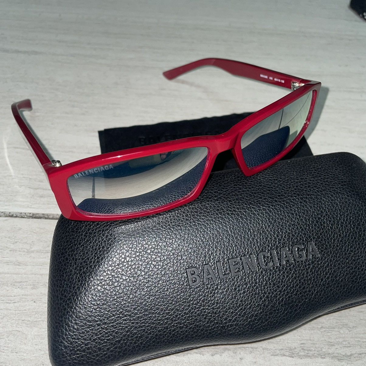 Balenciaga Balenciaga Mirror Sunglasses in Red Size ONE SIZE - 1 Thumbnail