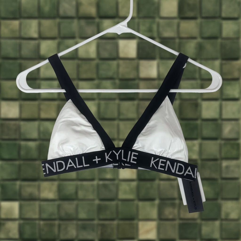 Vintage Kendall & Kylie Sports Bra Womens Small White KKSA-10227T NWT SS Activewear Nike? Size ONE SIZE - 1 Thumbnail