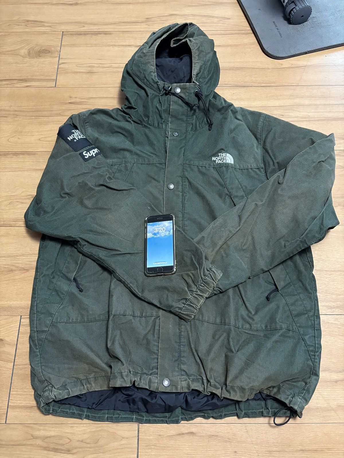 Supreme Suprene TNF Corduroy mountain jacket green Size US XL / EU 56 / 4 - 10 Thumbnail
