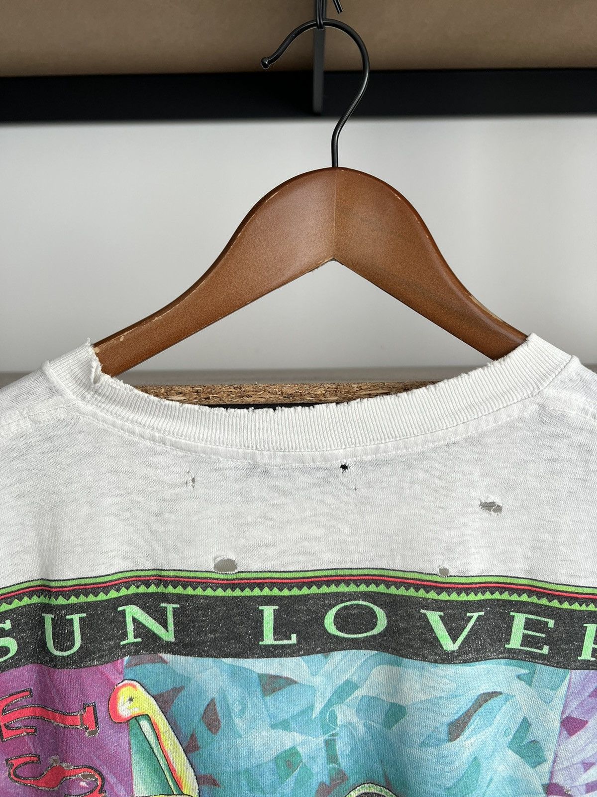 Vintage Vintage 90s Frog Rainforest Sun Lover Thrashed White T-shirt Size US XL / EU 56 / 4 - 23 Thumbnail