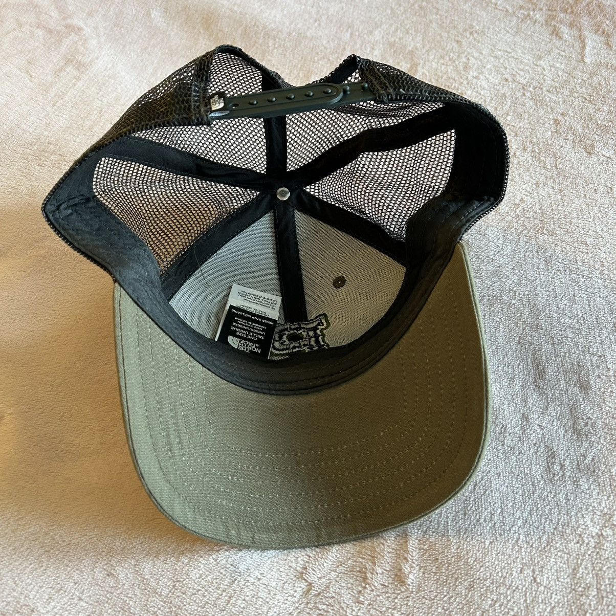 The North Face The North Face green with black mesh trucker hat OSFA Size ONE SIZE - 4 Thumbnail