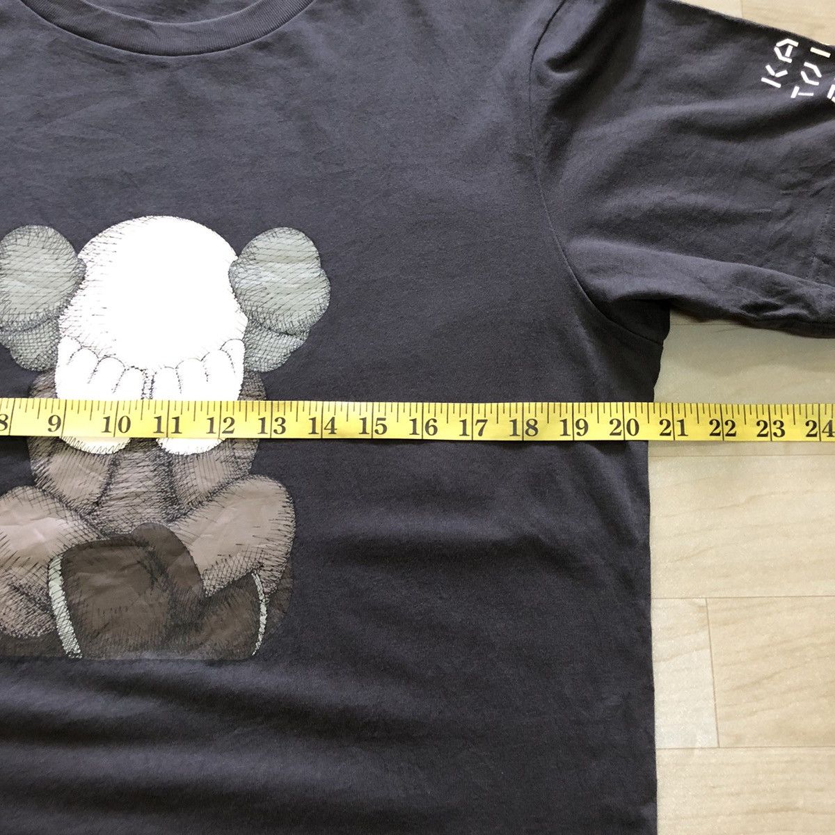 Kaws × Uniqlo Kaws Tokyo First Tshirt Size US L / EU 52-54 / 3 - 5 Thumbnail