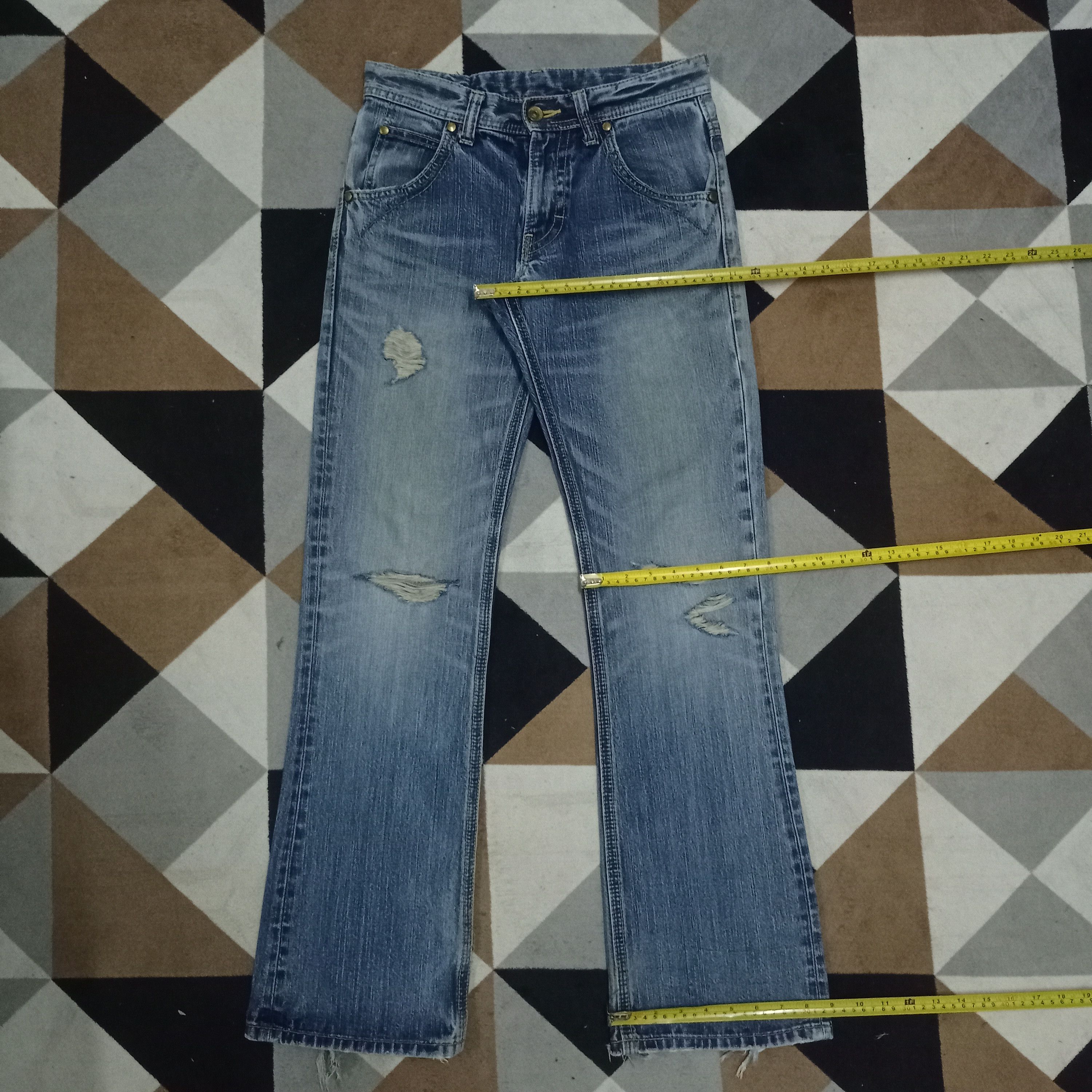 Wrangler Vintage Wrangler Blue Wash Distressed Flare Jeans 30x32 Size US 30 / EU 46 - 9 Thumbnail