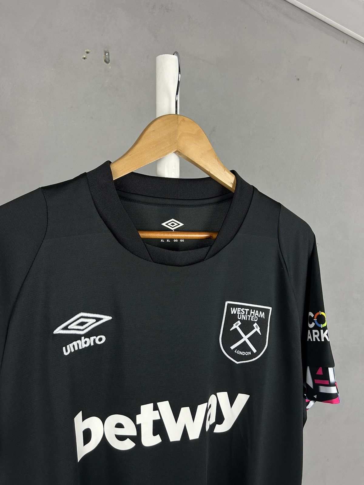 Umbro WEST HAM UNITED UMBRO 2022 2023 AWAY FOOTBALL SOCCER JERSEY Size US XL / EU 56 / 4 - 4 Thumbnail