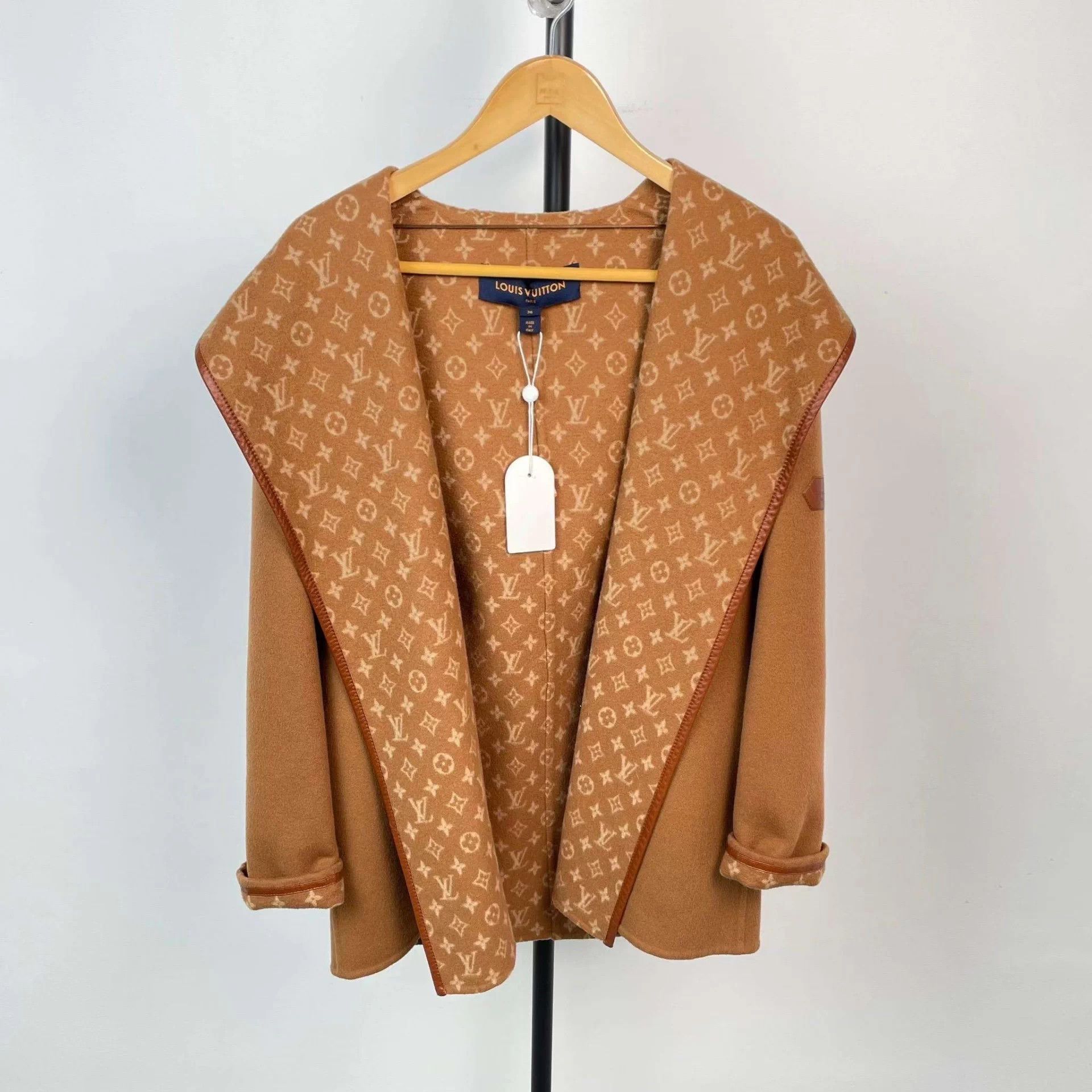 Louis Vuitton LV robe coat khaki 36 Size XS / US 0-2 / IT 36-38 - 1 Thumbnail