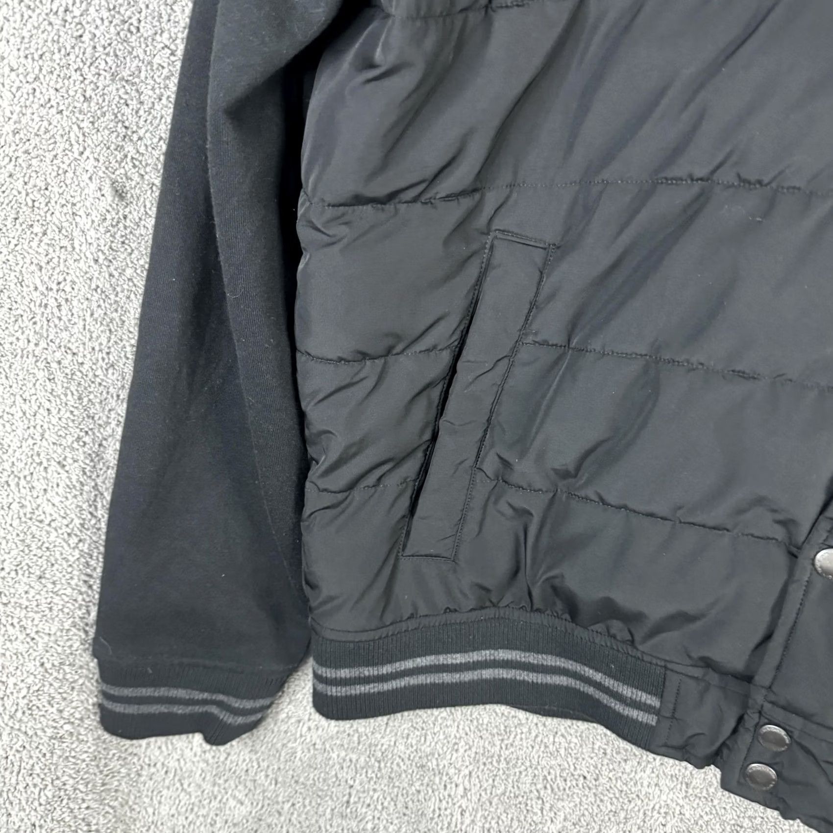 American Eagle Outfitters VINTAGE American Eagle Outfitters Jacket Mens M Black Hooded Quilted Puffer Varsity Snap Front Size US M / EU 48-50 / 2 - 2 Thumbnail