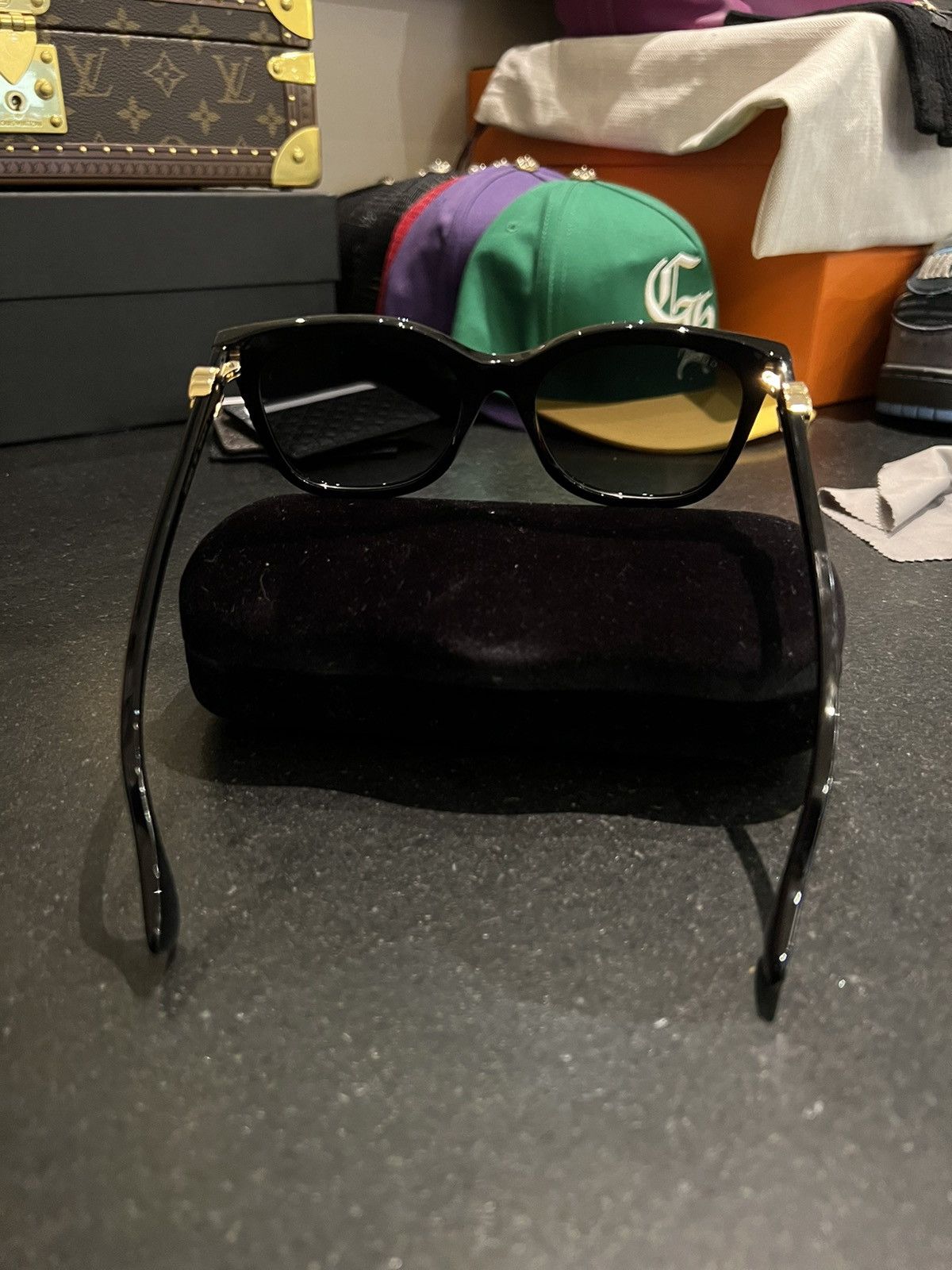 Gucci Gucci logo GG10171S sunglasses black gold Size ONE SIZE - 4 Thumbnail