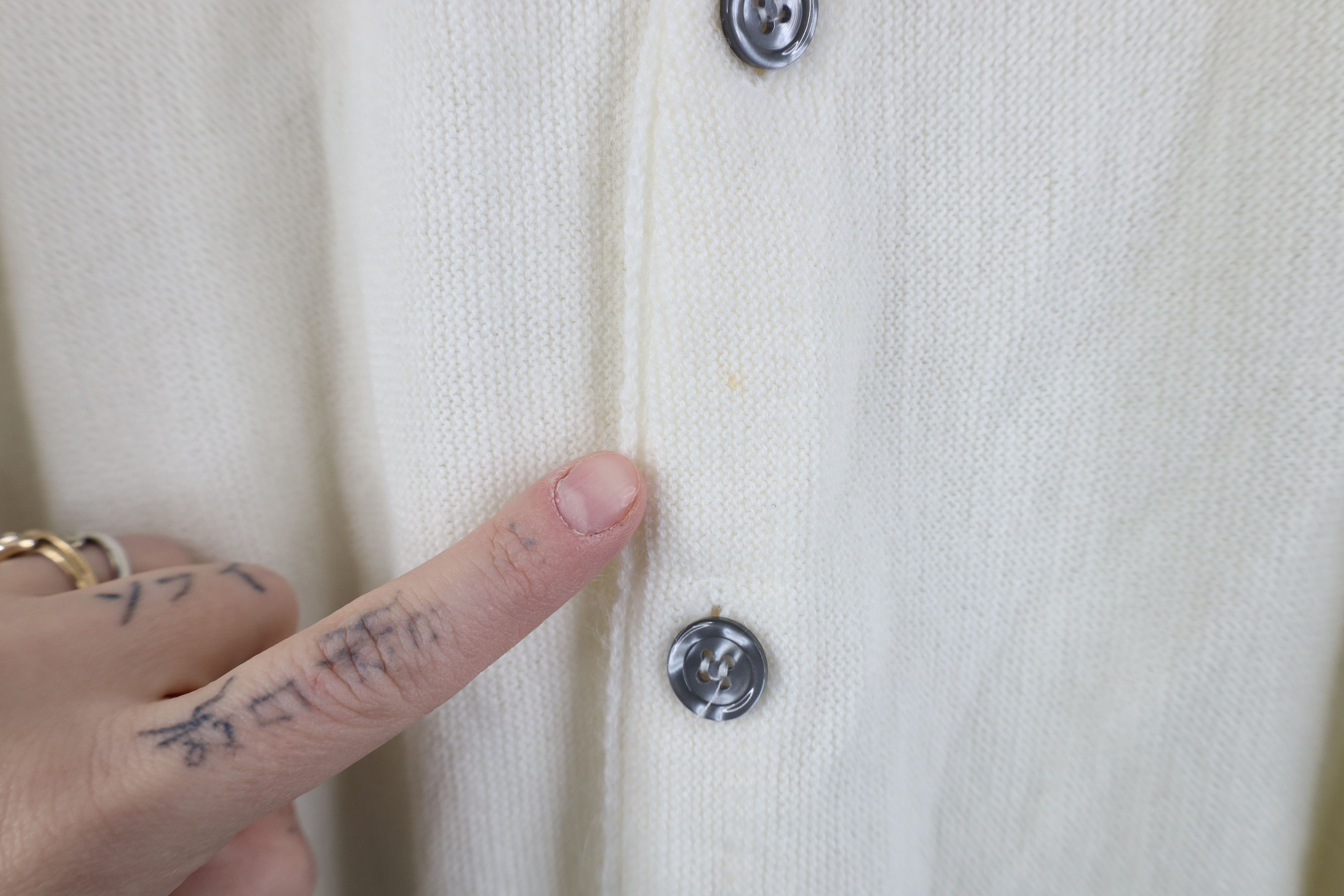 Vintage Vintage 70s Streetwear Cobain Cardigan Sweater White USA Size US L / EU 52-54 / 3 - 7 Thumbnail