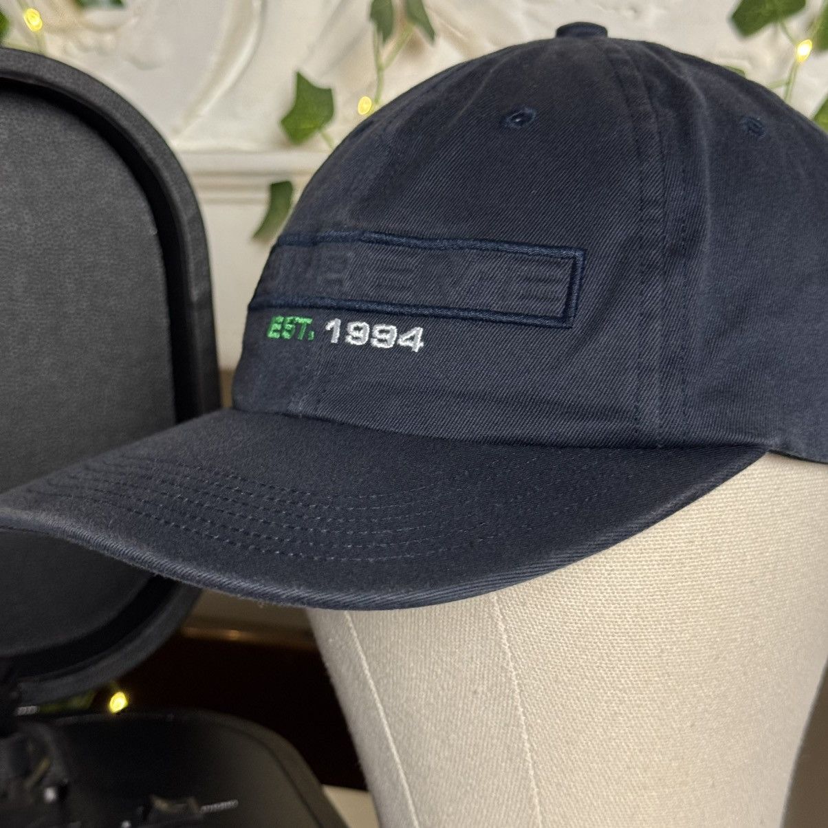 Supreme SUPREME Embossed Logo 6 Panel Hat Cap NAVY Size ONE SIZE - 1 Thumbnail