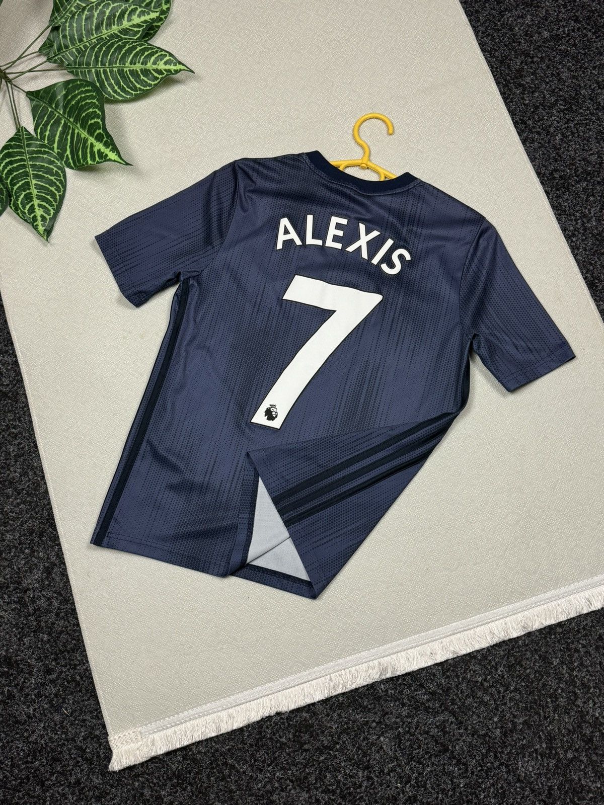 Adidas Adidas Manchester United Alexis 7 Size Xxs soccer jersey Size US XXS / EU 40 - 1 Thumbnail