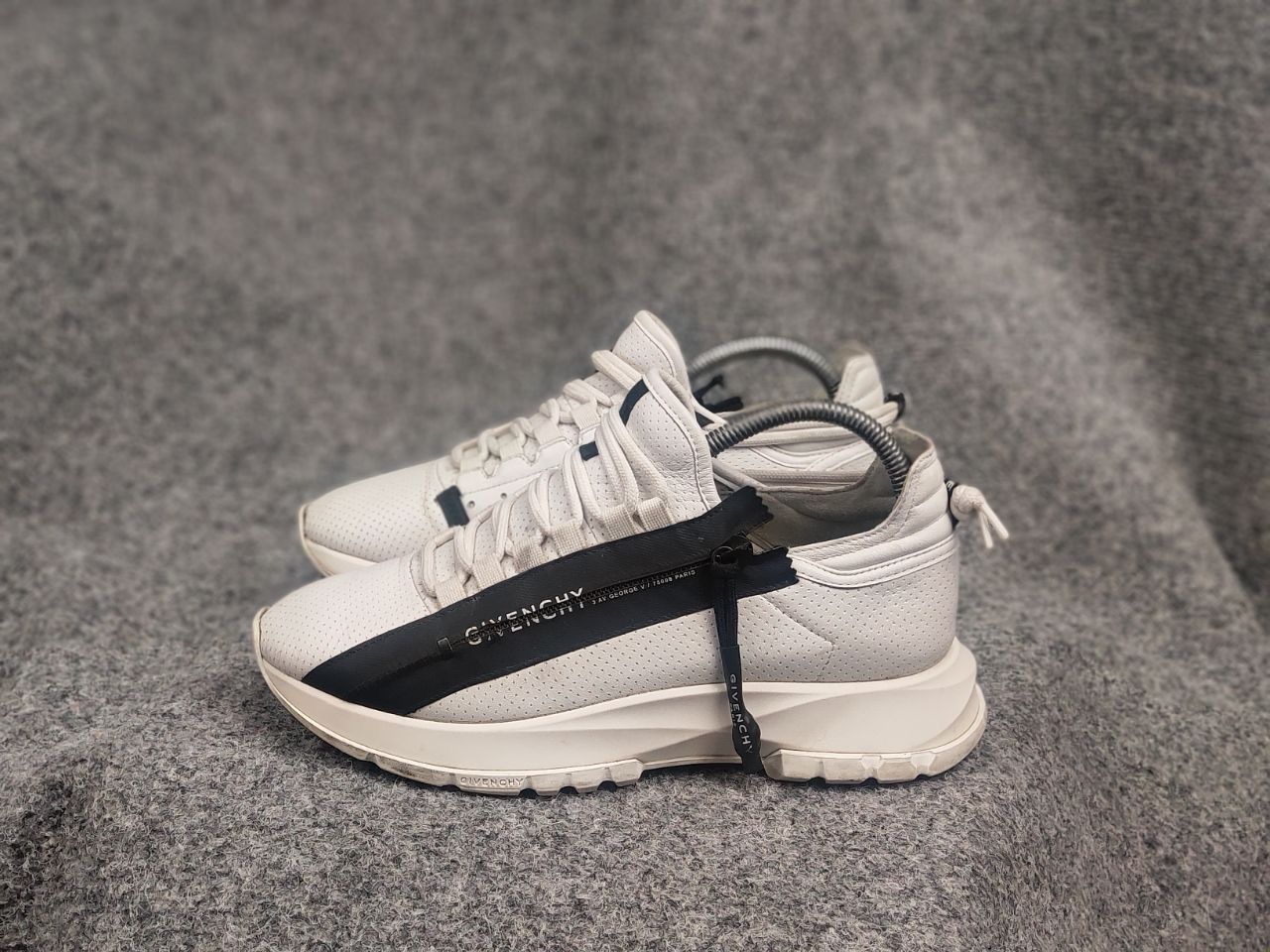 Givenchy Givenchy spectre runner sneakers leather Logo Zip Shoes Size US 8.5 / IT 38.5 - 8 Thumbnail