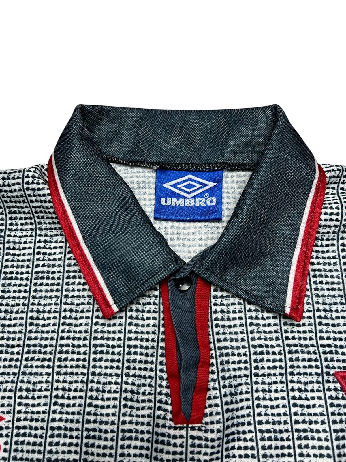Umbro Manchester united away umbro shirt 1995-1996 football jersey Size US L / EU 52-54 / 3 - 6 Thumbnail