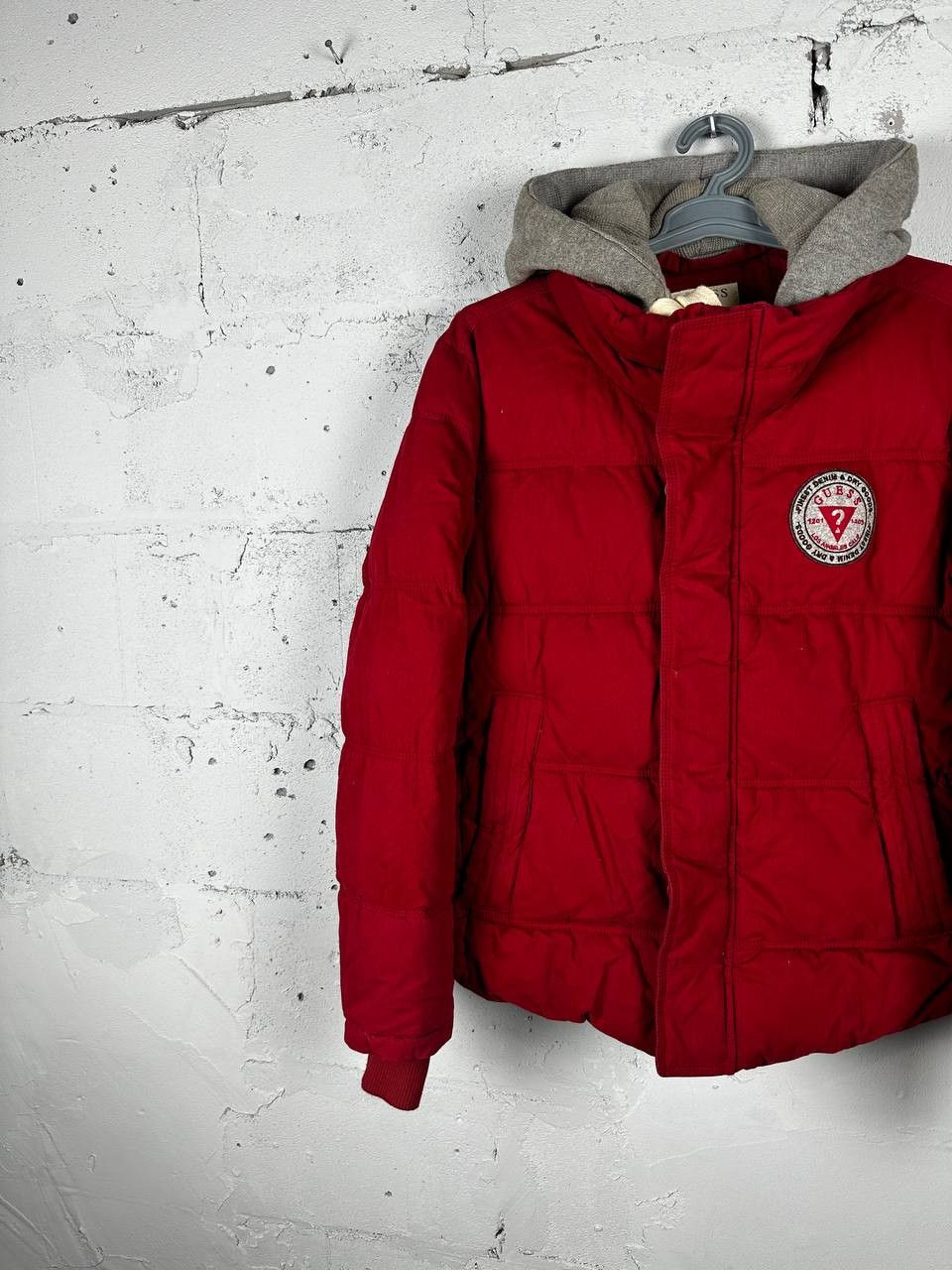 Guess × Vintage Vintage GUESS Red Hooded Puff Down Jacket Size XL Size US XL / EU 56 / 4 - 3 Thumbnail