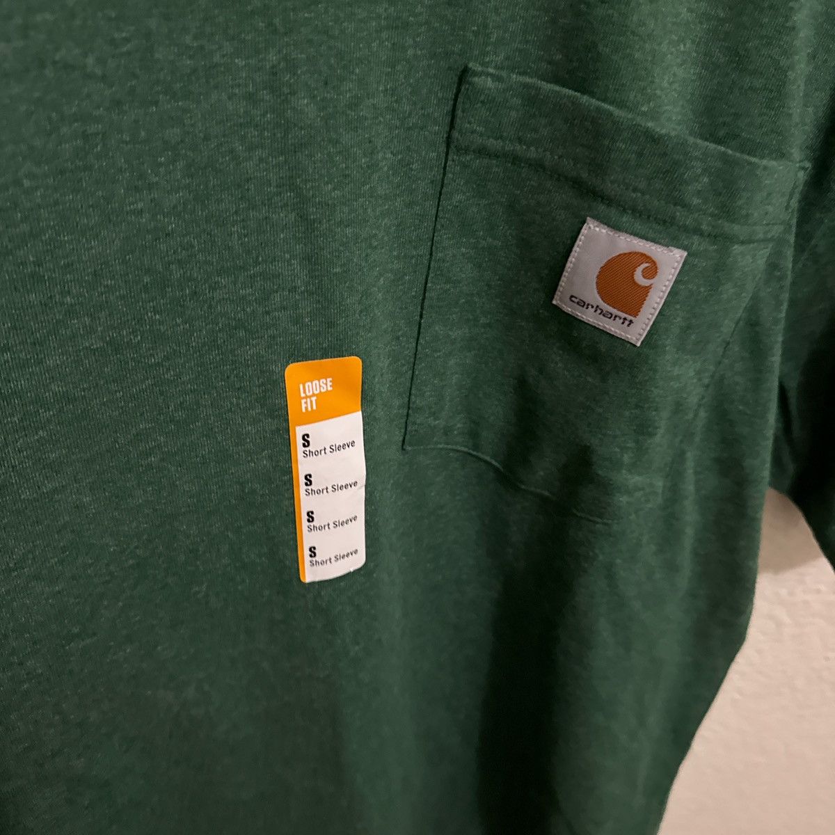 Other Green Carhartt pocket T-shirt so brand new and offers Size US XS / EU 42 / 0 - 2 Thumbnail