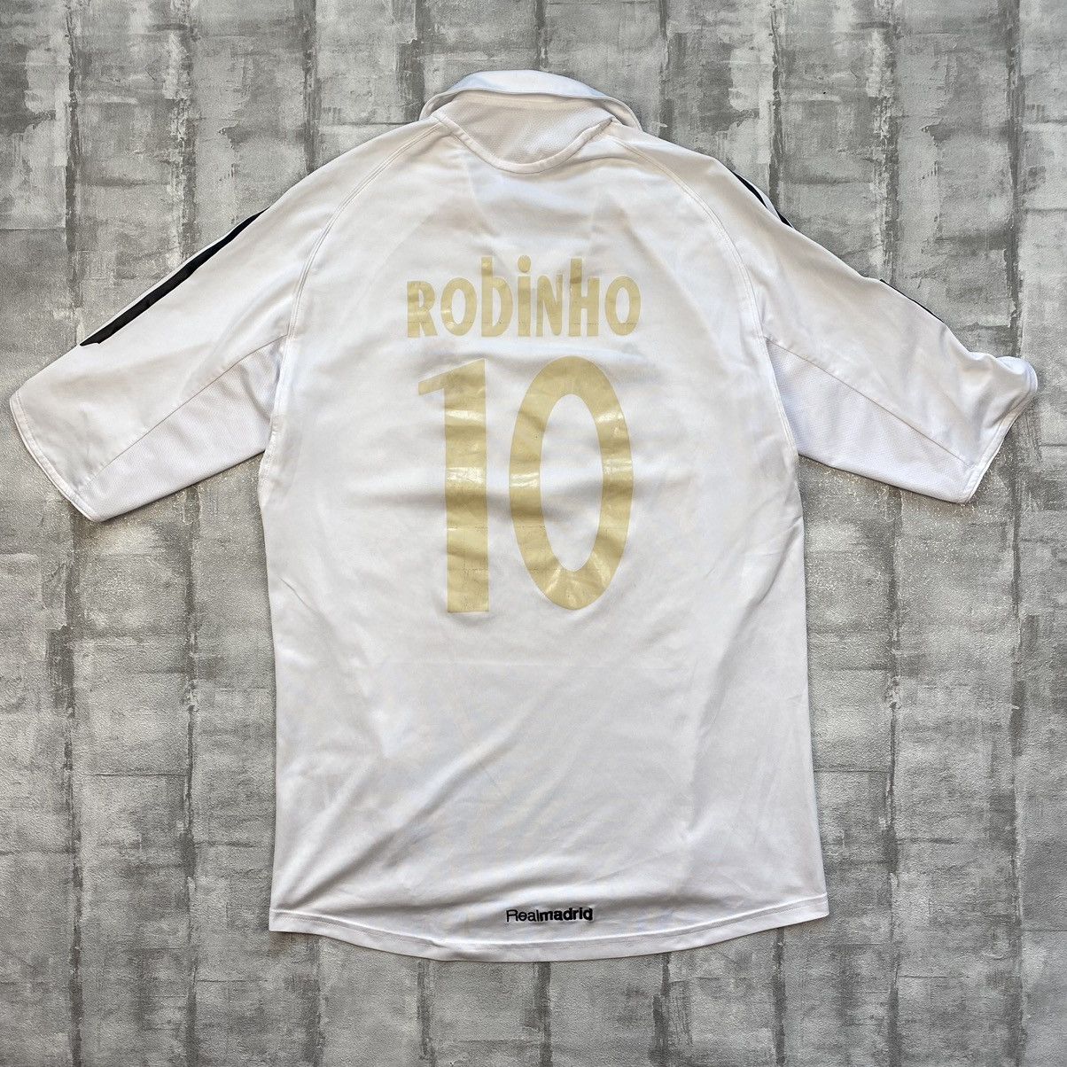 Vintage Real Madrid x Adidas “Robinho” Vintage 2005 Jersey Size US M / EU 48-50 / 2 - 2 Thumbnail