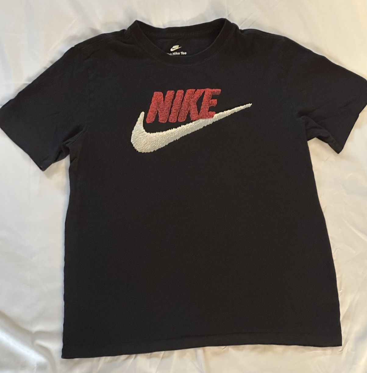 Nike NIKE Black Shirt With Red Graphic/white Swoosh Sz.M Size US M / EU 48-50 / 2 - 1 Thumbnail