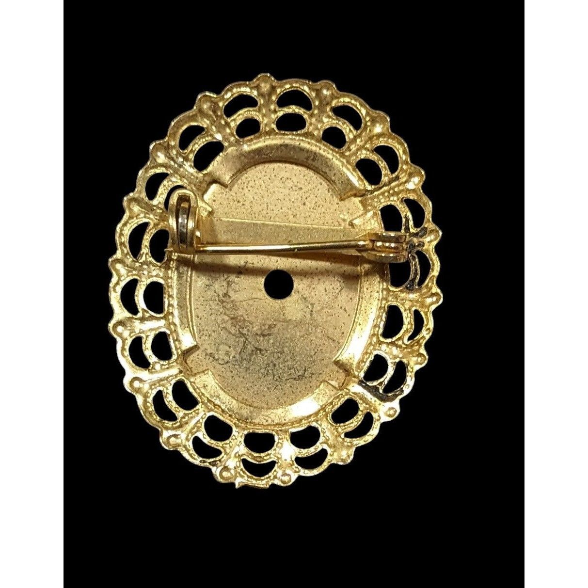 Other Vintage Coquette Carved Cameo Brooch Gold Tone And Pink Size ONE SIZE - 2 Thumbnail