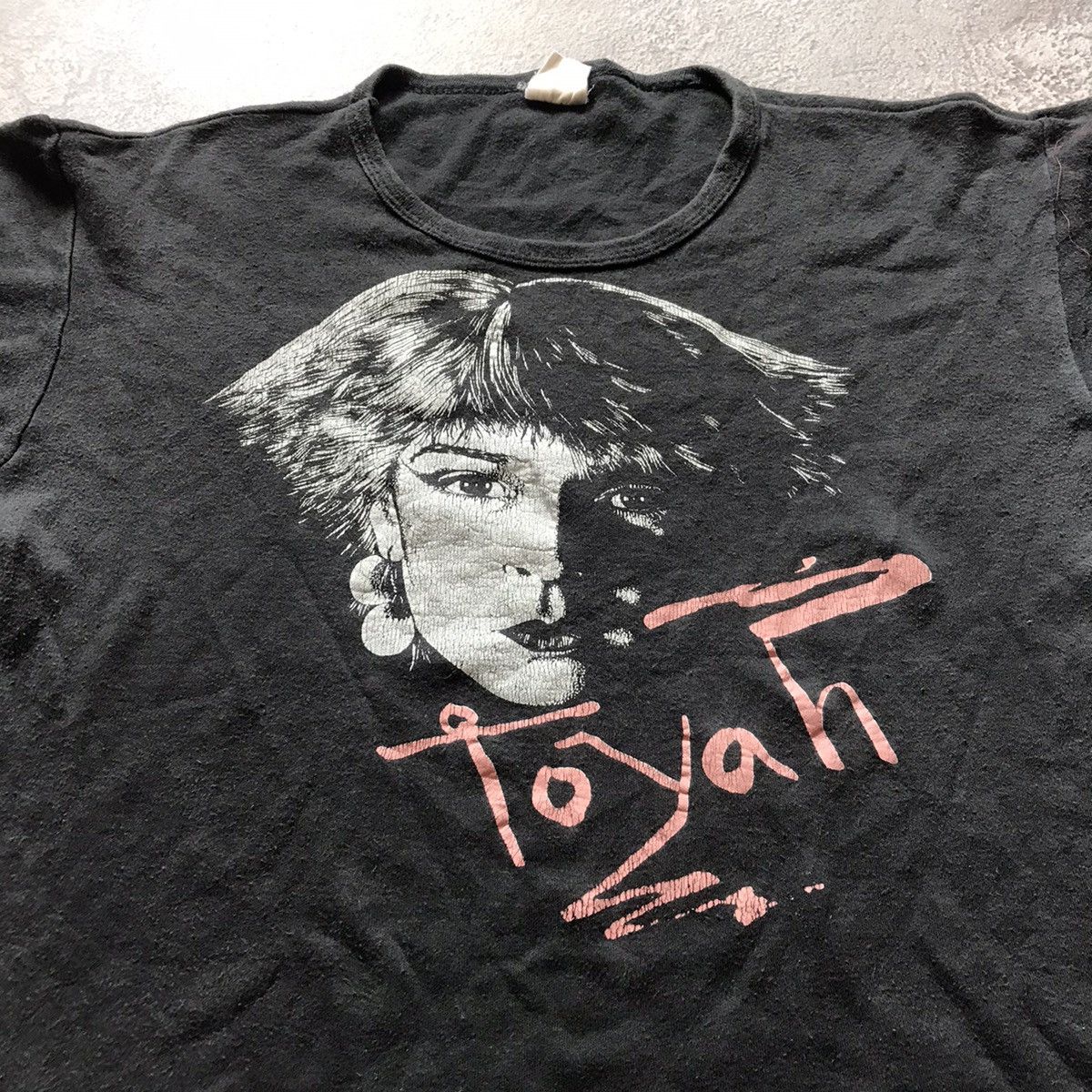 Vintage Vintage 90s Toyah Graphic Tee Sun Faded Grunge Streetwear L Size US L / EU 52-54 / 3 - 3 Thumbnail