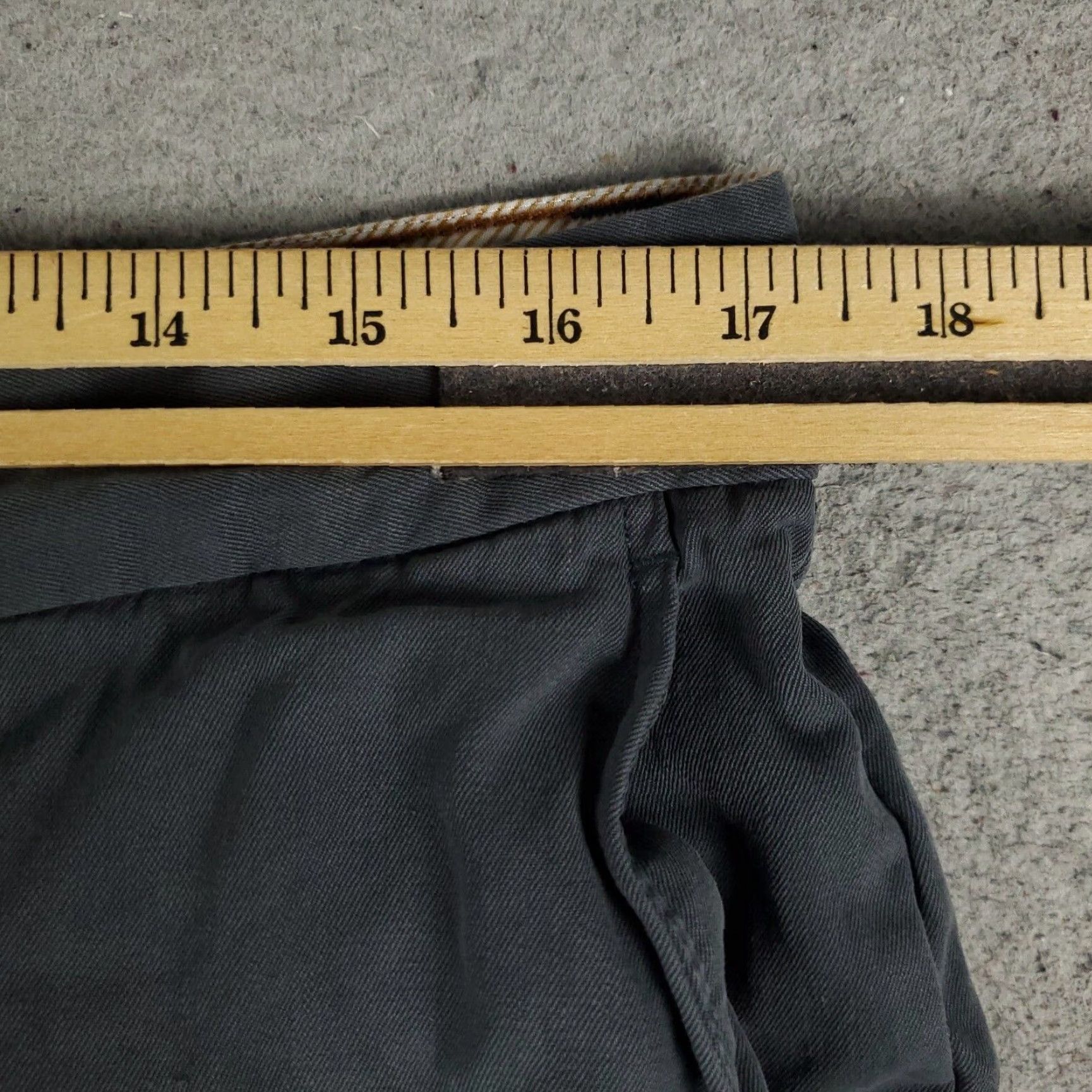 Tommy Bahama VINTAGE Tommy Bahama Men's Shorts Size 36 Gray Silk Pleated Chino Casual Dress Pants Size US 36 / EU 52 - 4 Thumbnail