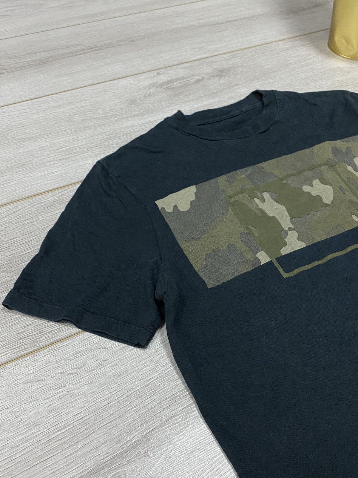 Prada Prada camo red tab t-shirt Size US S / EU 44-46 / 1 - 4 Thumbnail