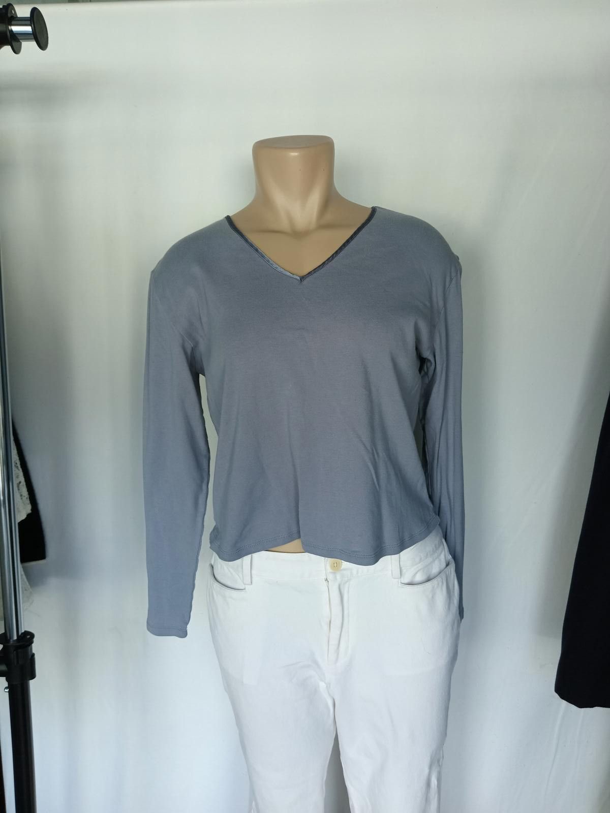 Designer Chic Cropped V-Neck Long Sleeve Top Size M / US 6-8 / IT 42-44 - 1 Thumbnail