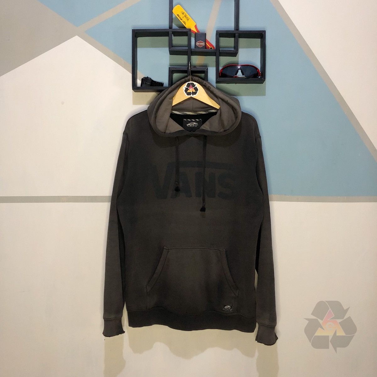 Japanese Brand × Vans × Vintage Vintage THRASHED VANS Big Logo Hoodie Size US M / EU 48-50 / 2 - 2 Thumbnail