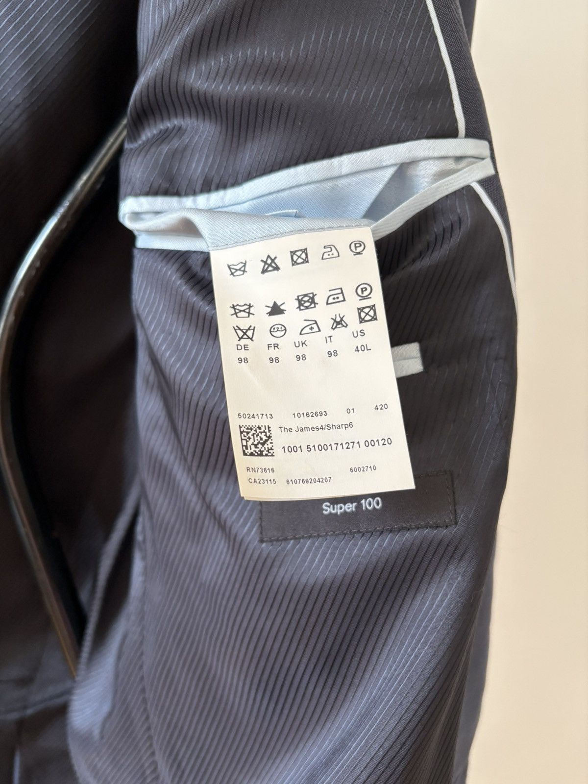 Designer × Hugo Boss Stylish Men’s Hugo Boss Suit – 100% Virgin Wool Size 50L - 10 Thumbnail