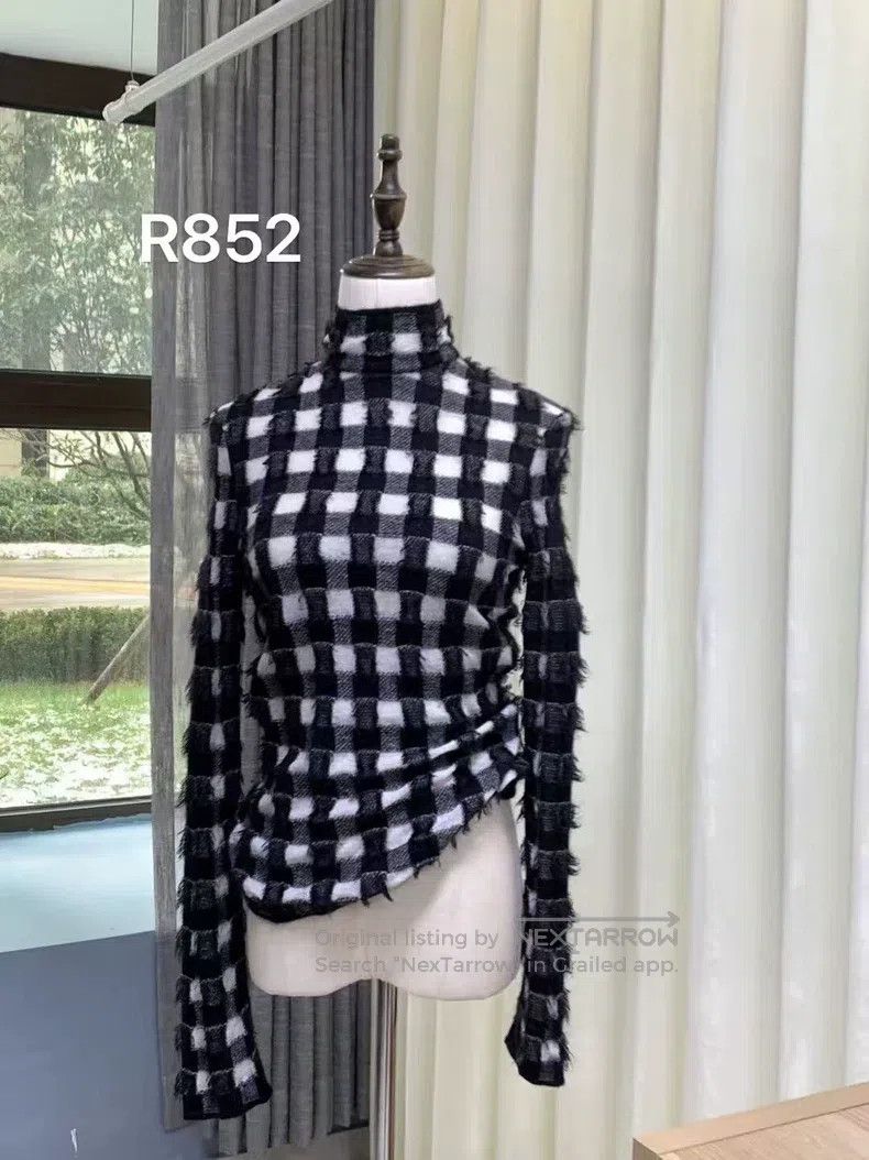 Dior Dior Colour-blocked knitted long sleeves Size XS / US 0-2 / IT 36-38 - 1 Thumbnail