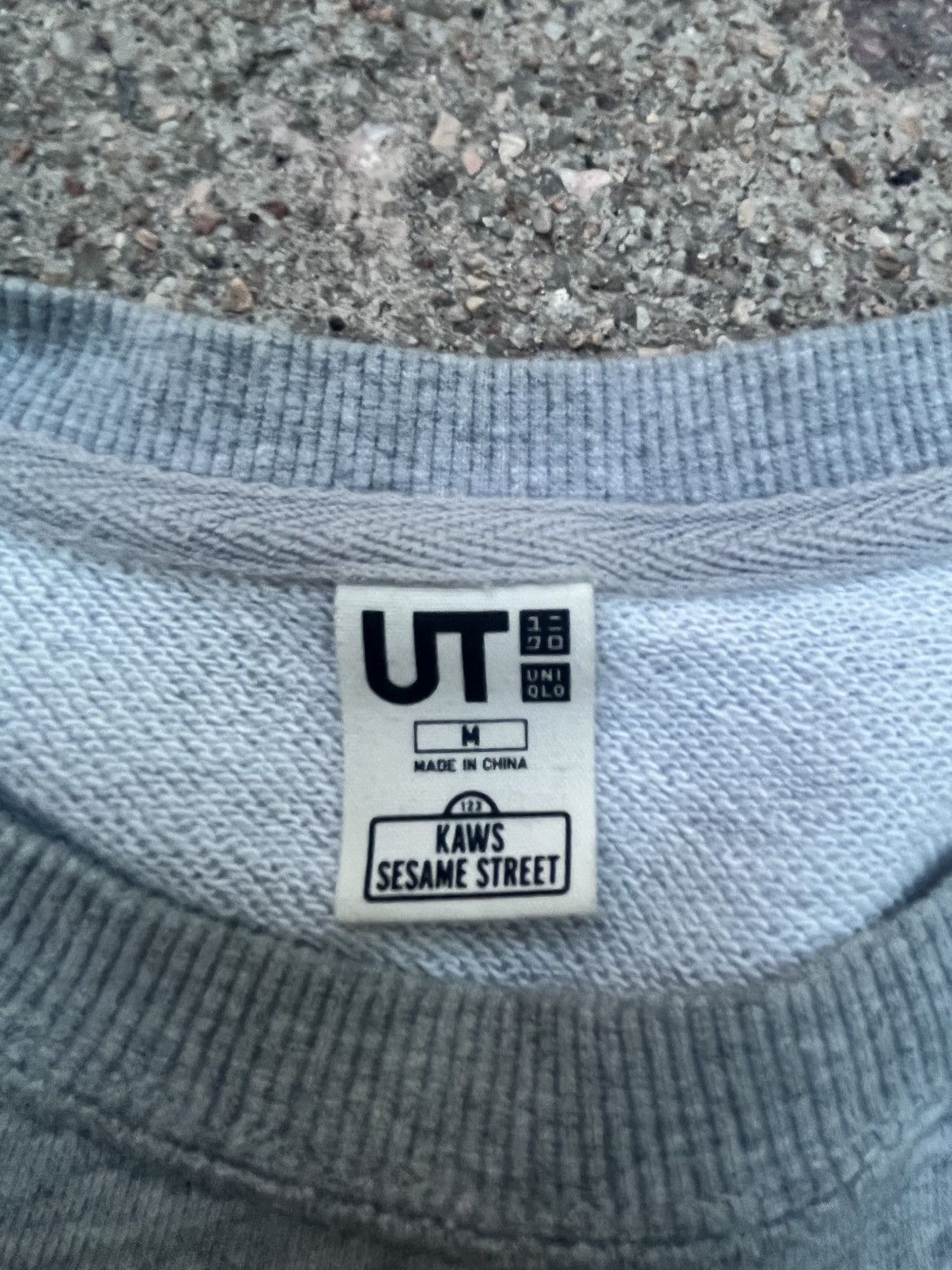 Kaws × Uniqlo Kaws x Uniqlo Sesame Street Grey Sweater Size US M / EU 48-50 / 2 - 3 Thumbnail