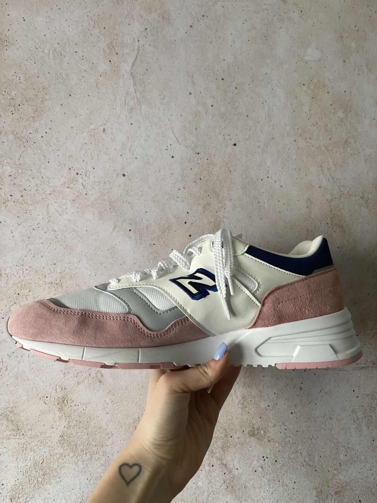 New Balance New Balance 1530 White Pink Size US 10.5 / EU 43-44 - 2 Thumbnail