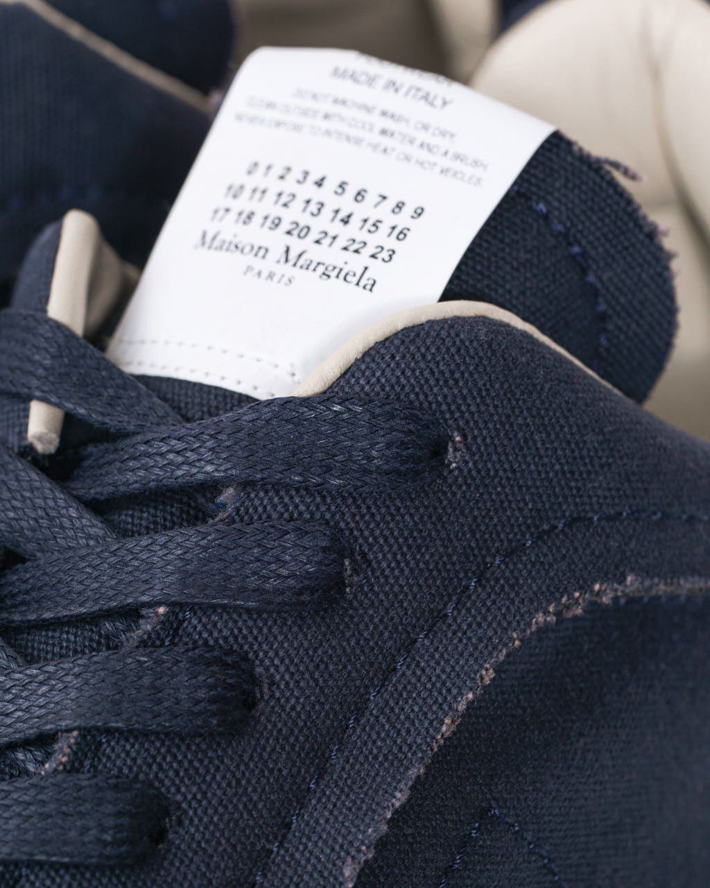Maison Margiela MAISON MARGIELA 22 / Runner Low Top Sneaker Size US 7 / EU 40 - 2 Thumbnail