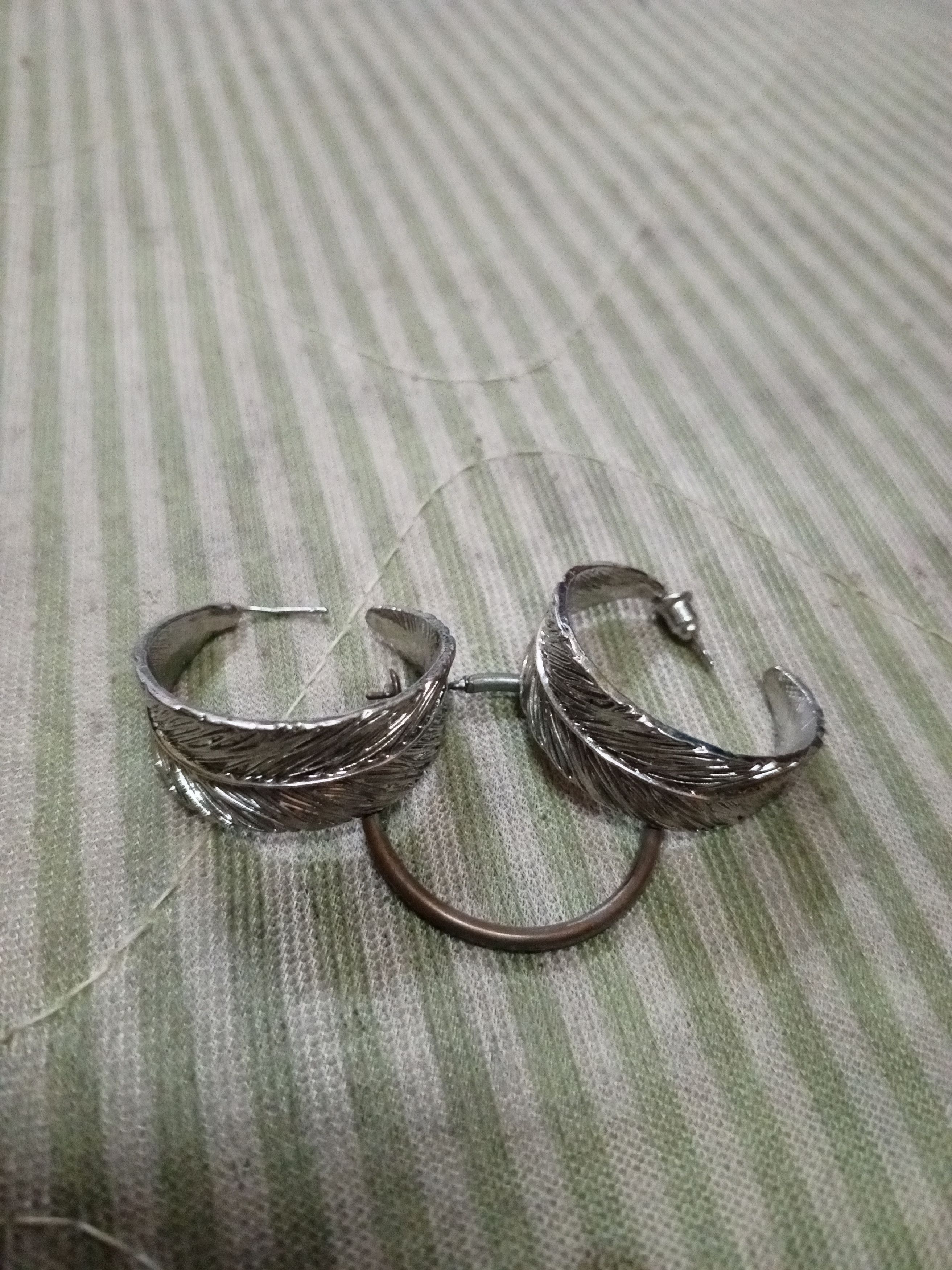 Japanese Brand XS feather pierced earring (catch) Size ONE SIZE - 1 Thumbnail
