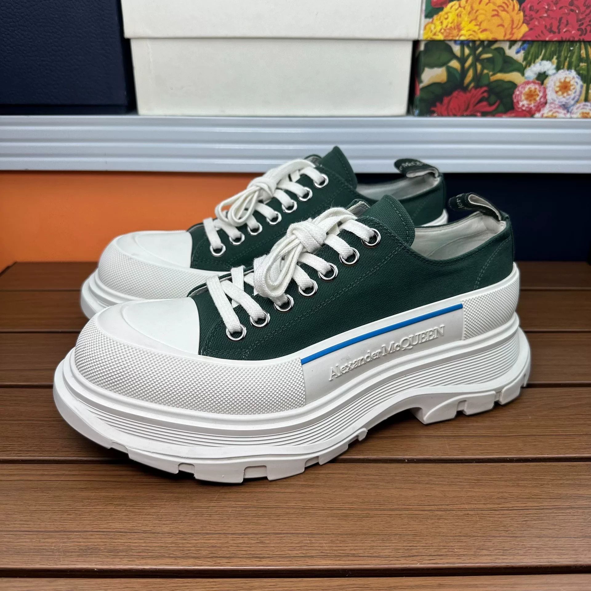 Alexander McQueen Alexander McQueen Green Lowtop Sneakers 8 Men Size US 8 / EU 41 - 1 Thumbnail