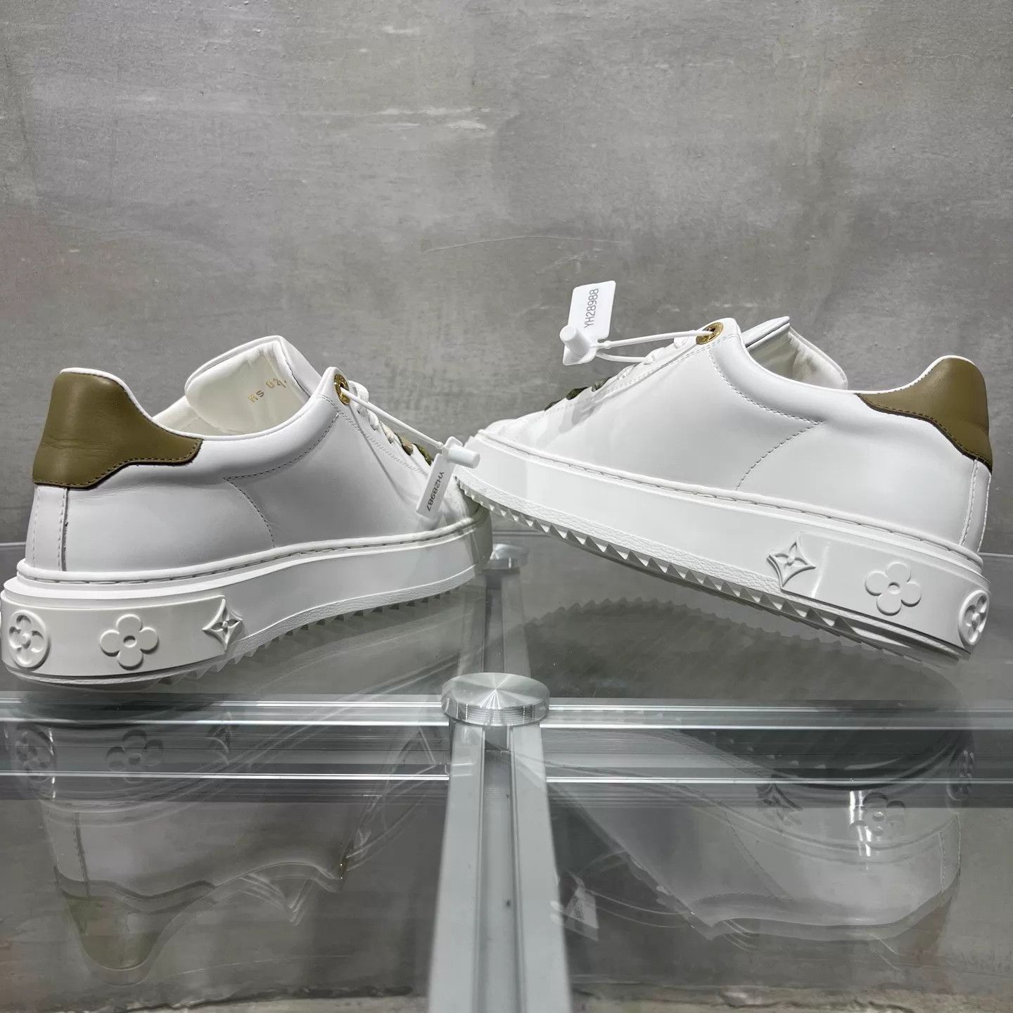 Louis Vuitton LV Time Out White Print Sneaker UK2.5/36.5 Size US 5 / IT 35 - 5 Thumbnail