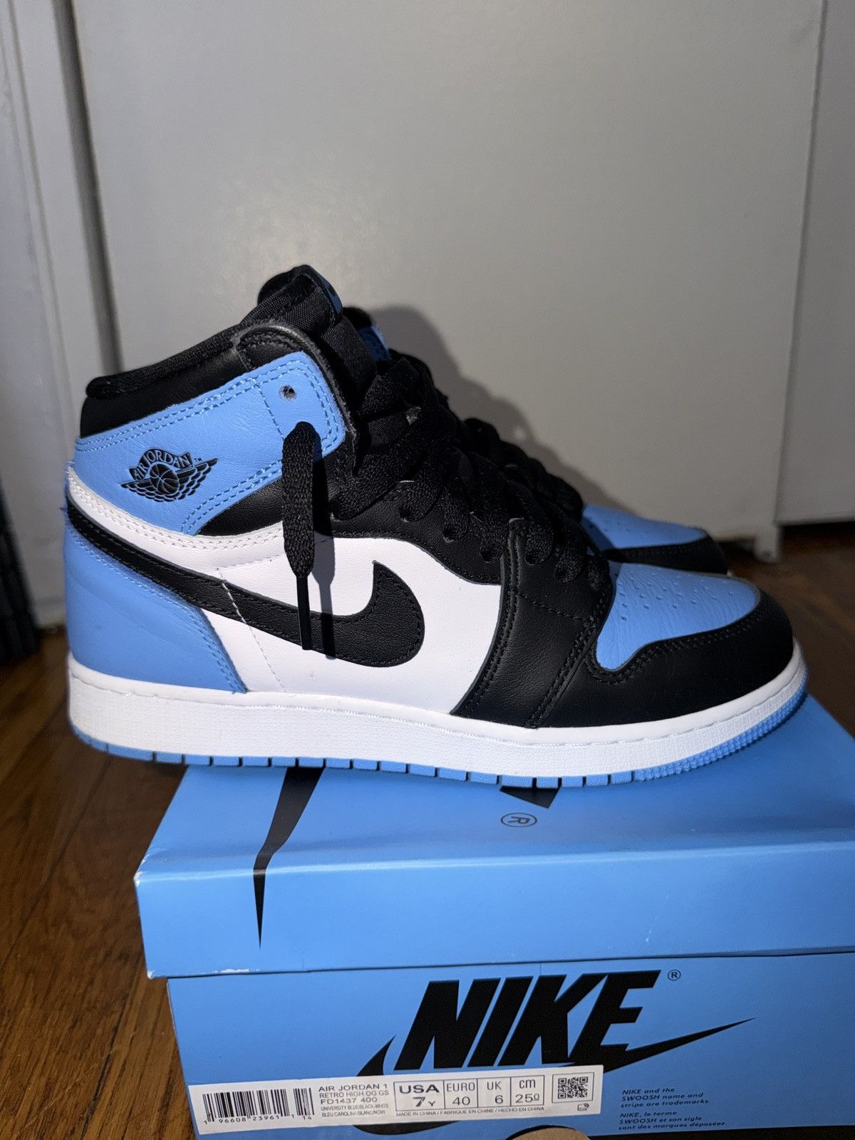 Jordan Brand AJ1 UNC TOE 7y Size US 7 / EU 40 - 2 Thumbnail