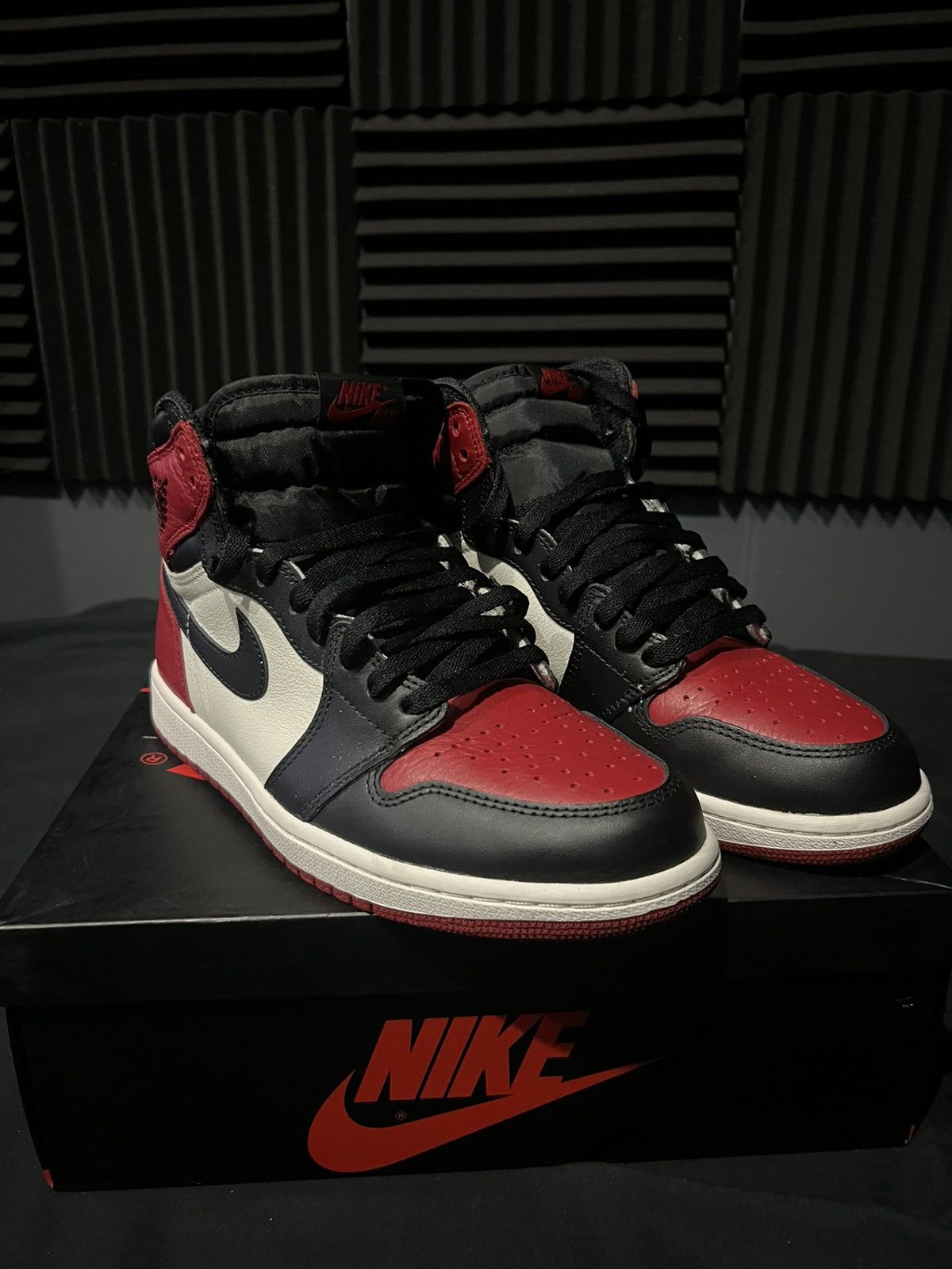 Jordan Brand Air Jordan 1 Bred Toe Size US 9 / EU 42 - 1 Thumbnail