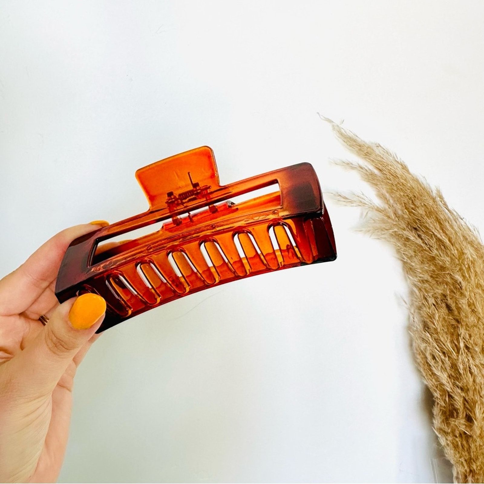 Anthropologie NEW ANTHROPOLOGIE Red Jumbo Rectangular Clear Hair Claw Clip Size ONE SIZE - 1 Thumbnail