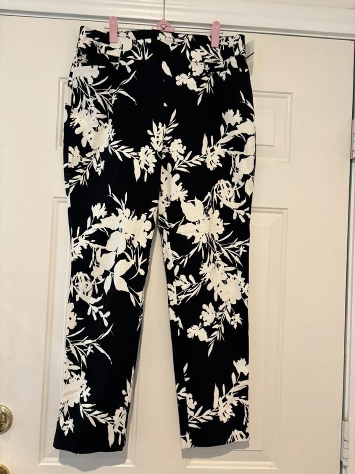 Chicos Womens Chico's black and white floral pants sz 15R #337 Size 40" / US 18 - 1 Thumbnail