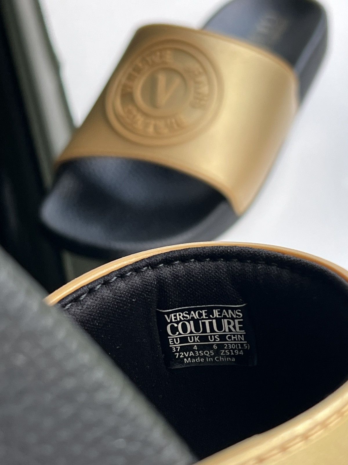 Versace Jeans Couture Versace Jeans Couture Gold Slides Logo Size 37 (23 cm) Size US 7 / IT 37 - 3 Thumbnail