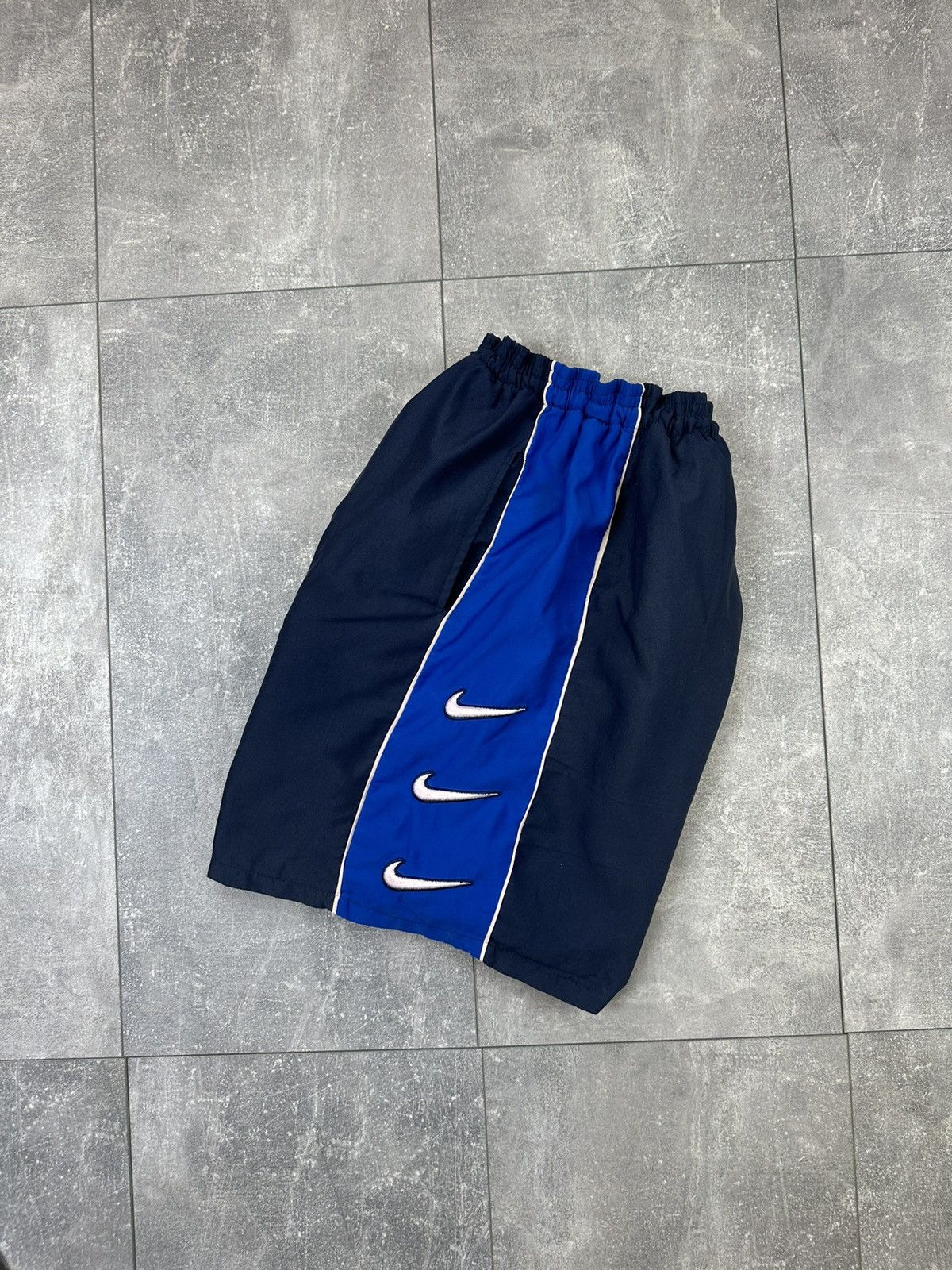 Nike Nike Vintage Y2K Shorts Small Swoosh Size US 36 / EU 52 - 1 Thumbnail