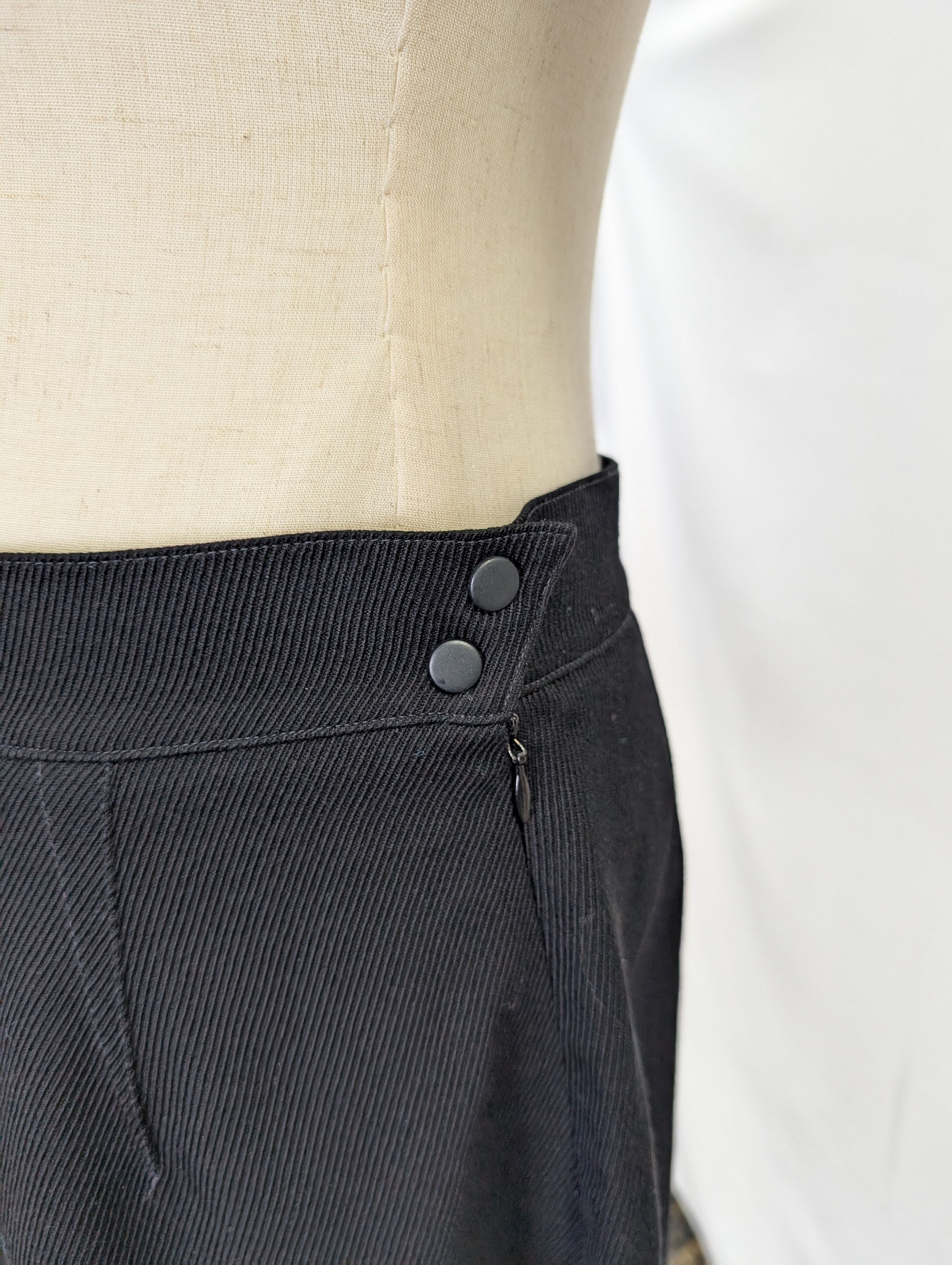 Thierry Mugler Black Wool Skirt Size 28" / US 6 / IT 42 - 3 Thumbnail