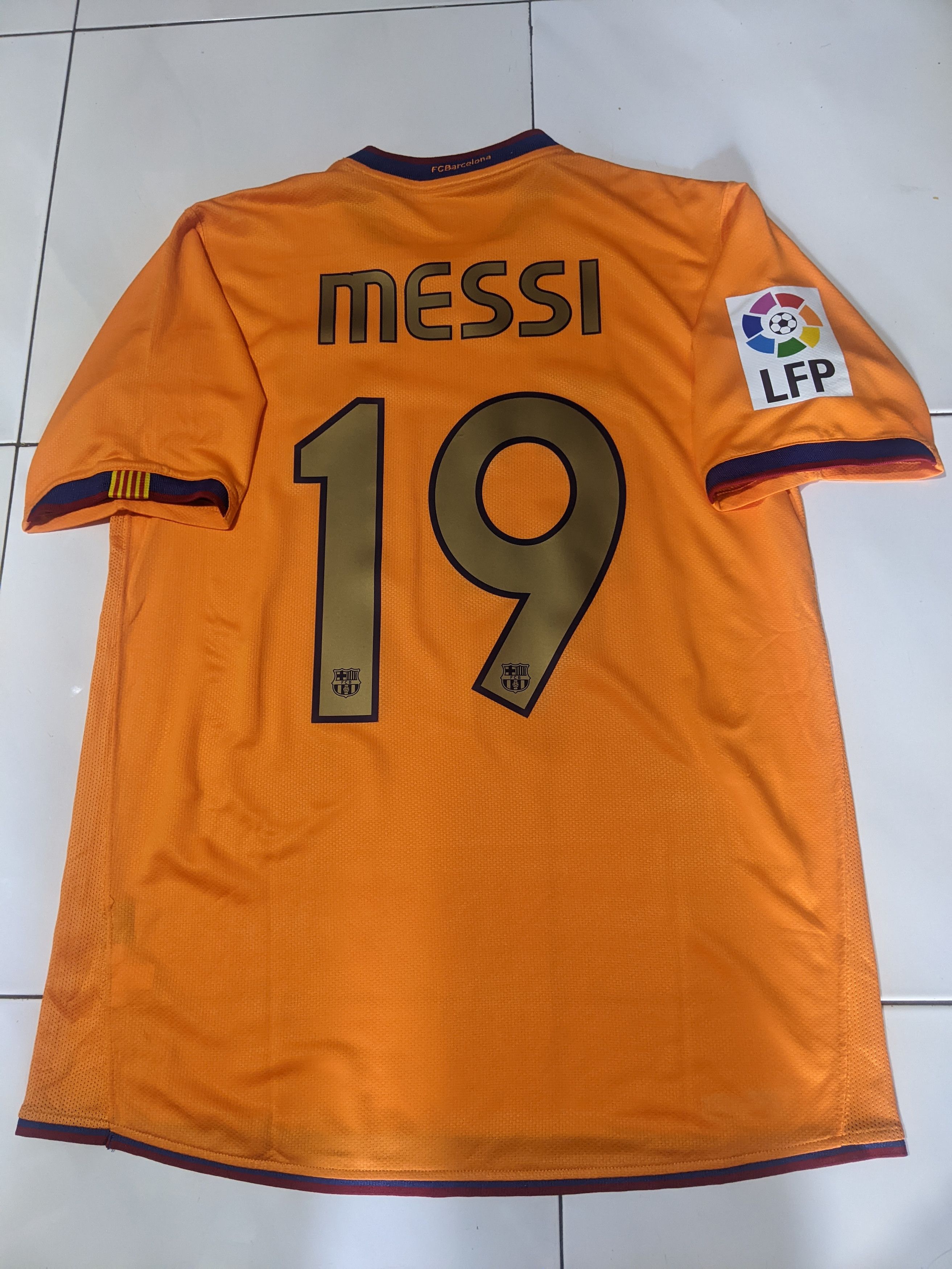 Nike FC Barcelona 2006 Away Jersey Messi Jersey football shirt Size US M / EU 48-50 / 2 - 2 Thumbnail