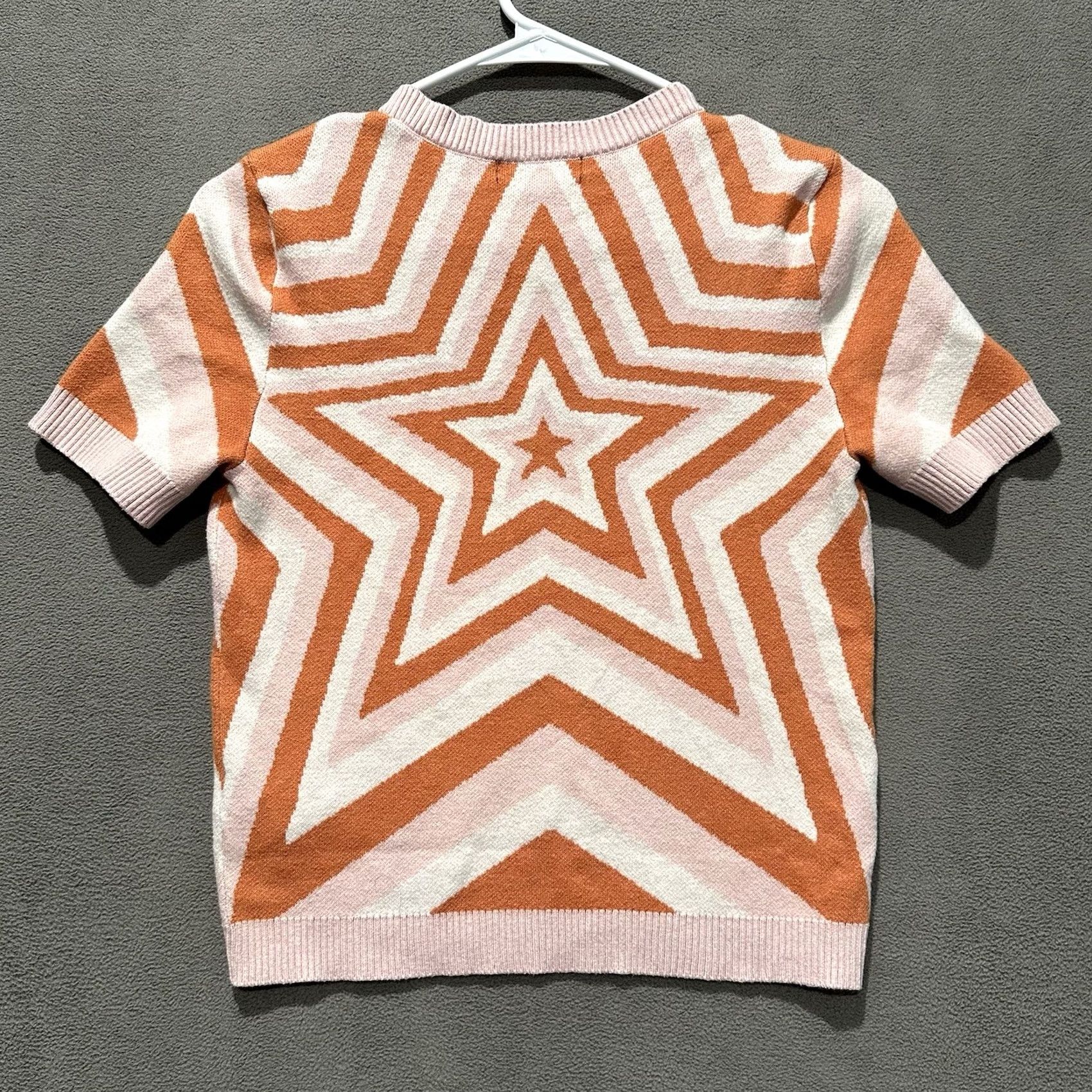 Forever 21 FOREVER 21 Sweater Women M Orange Pink Star Print Short Sleeve Crew Neck Knit Stretch Pullover Casual Winter Fall Stars Geometric Pattern Reg部 Size M / US 6-8 / IT 42-44 - 2 Thumbnail