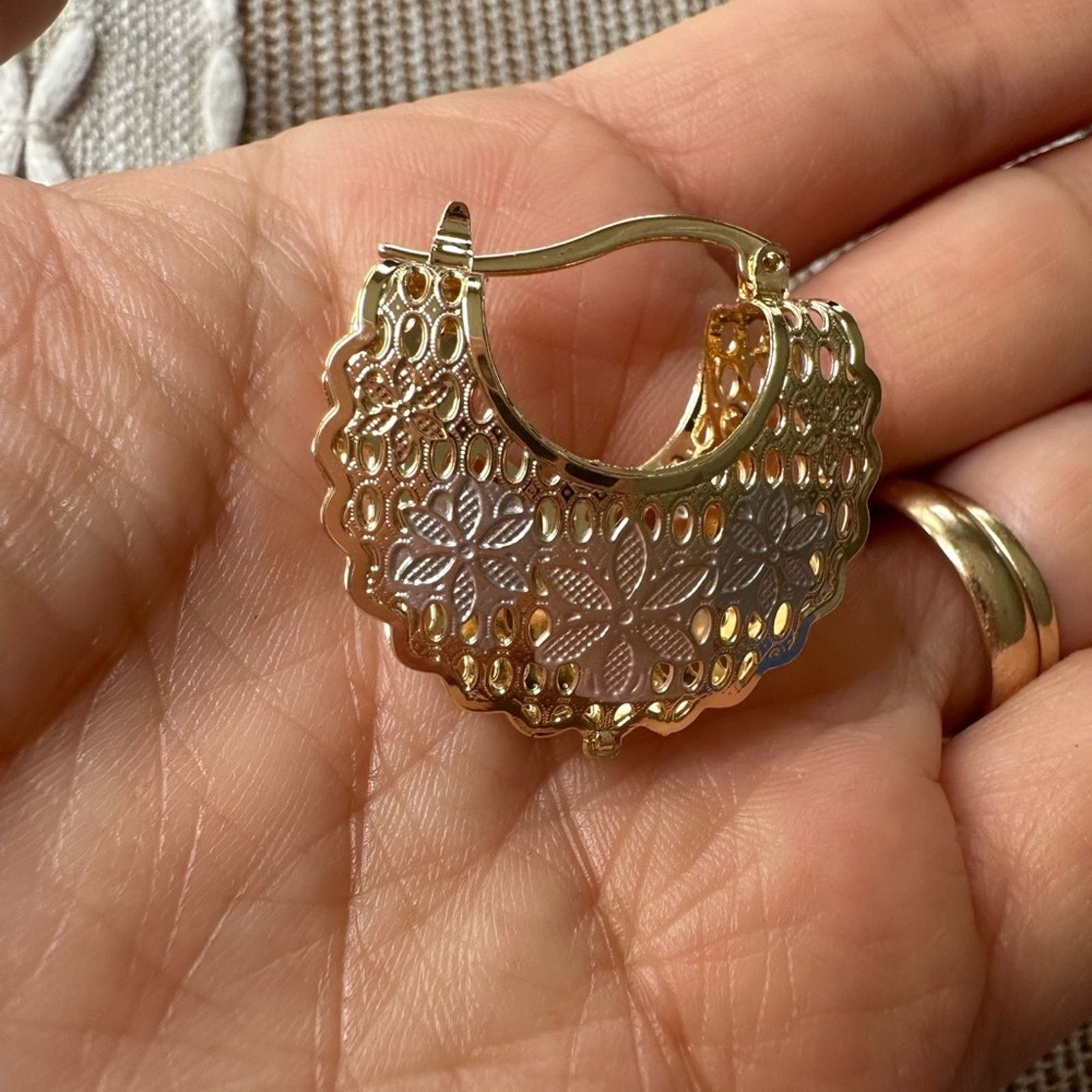 Other Wide Rose Gold Hoop Earrings Size ONE SIZE - 3 Thumbnail