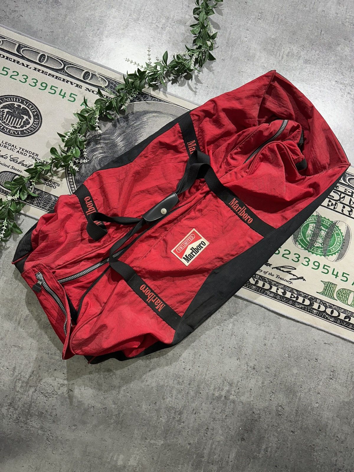 Marlboro Vintage 90’s Marlboro Unlimited Red Travel Bag Size ONE SIZE - 1 Thumbnail