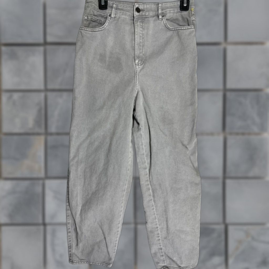 H&M HM High Waist Jeans Women 4 Gray Denim 100% Cotton Casual Minimalist STAIN Jeans Cropped 5-Pocket Regular Belt Loops Zip Adult Womens) Size 27" / US 4 / IT 40 - 1 Thumbnail
