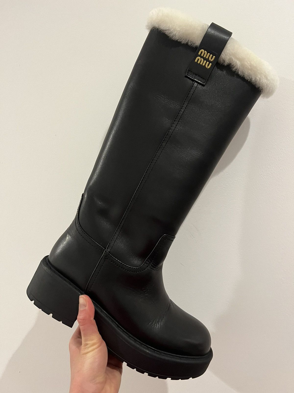 【MiuMiu】Leather boots with shearling Miu Miu Shearling-lined leather knee-high boots - Boots